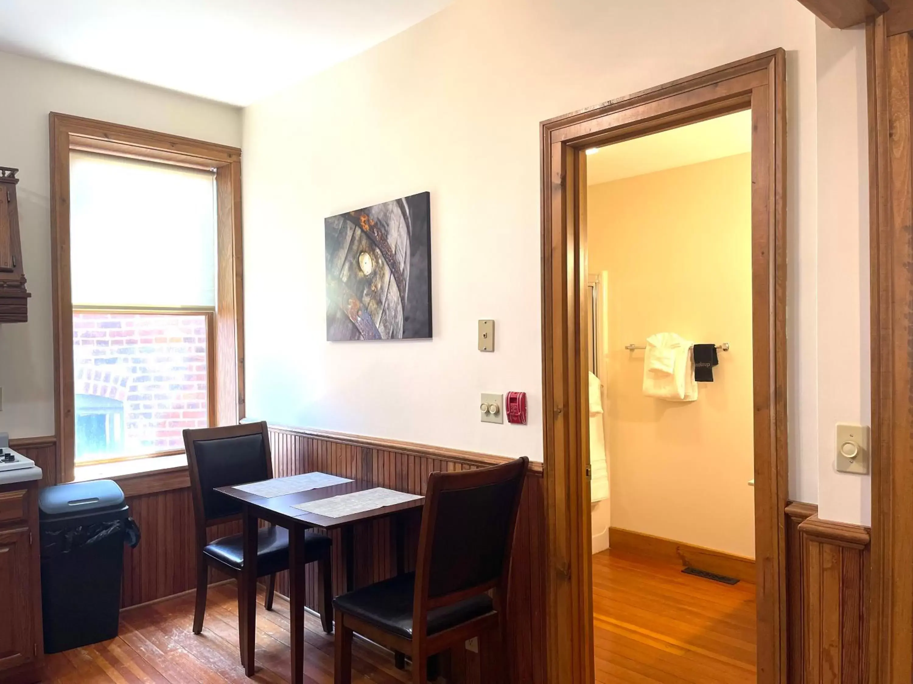 Dining Area in Riverboat Suites