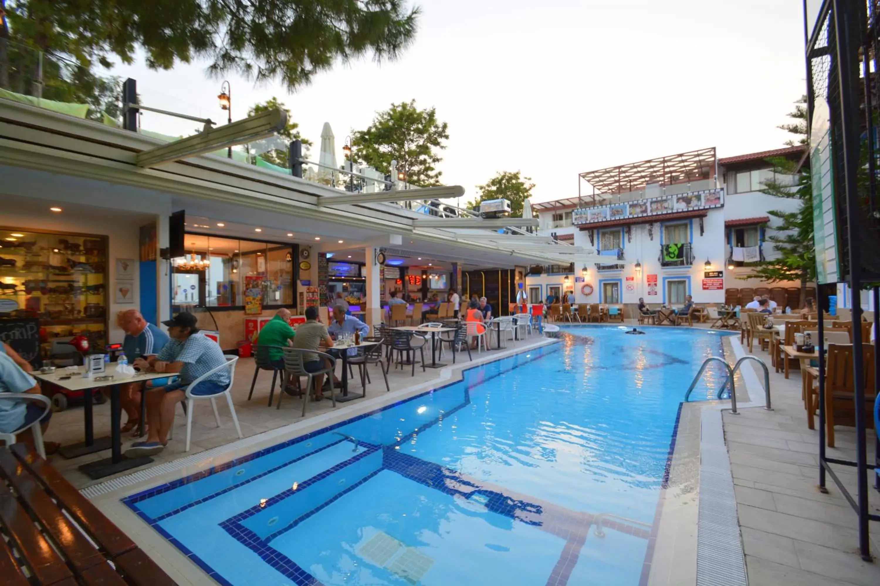 Lounge or bar, Swimming Pool in Istankoy Hotel