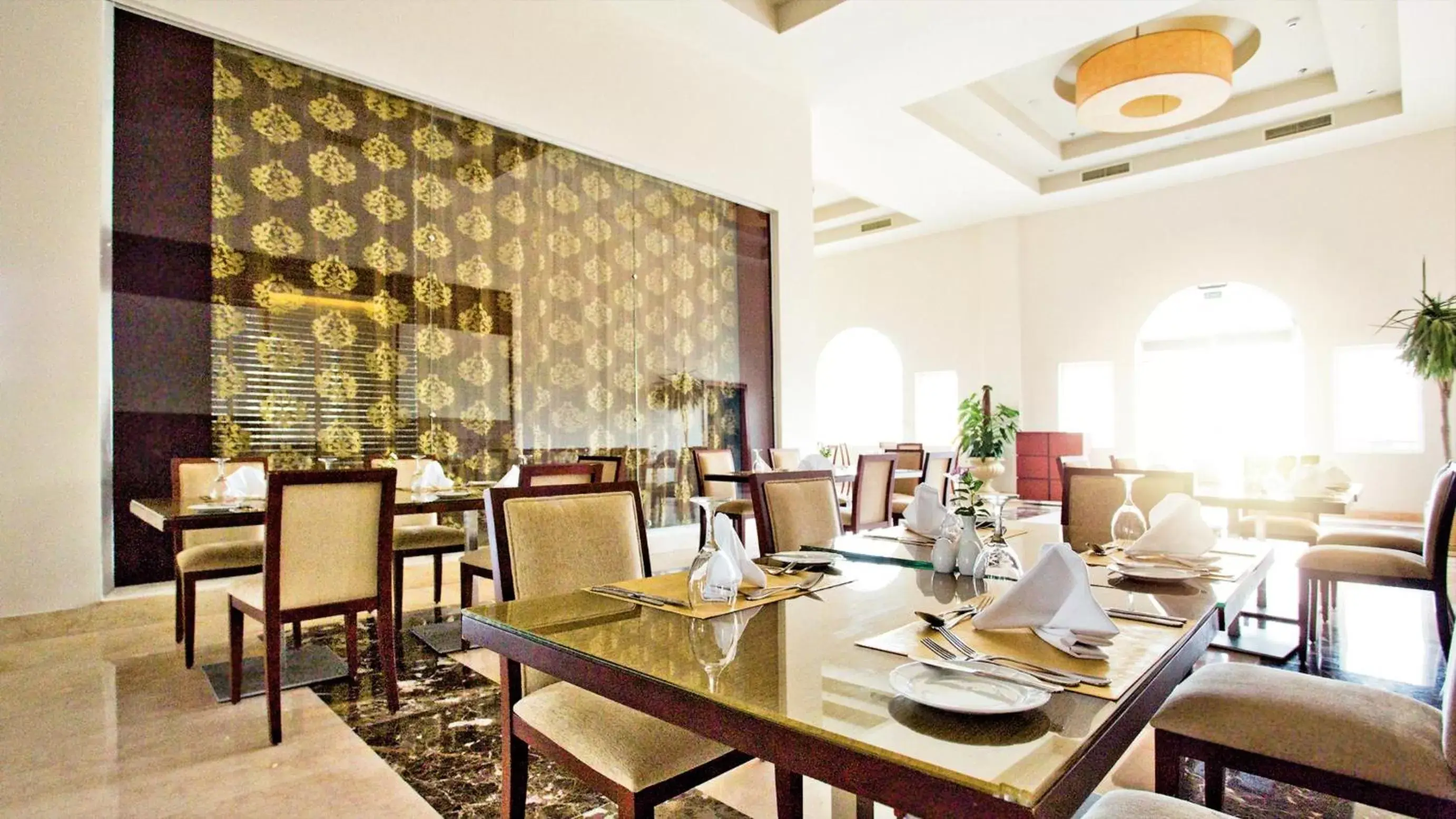 Restaurant/Places to Eat in Sunrise Montemare Resort -Grand Select