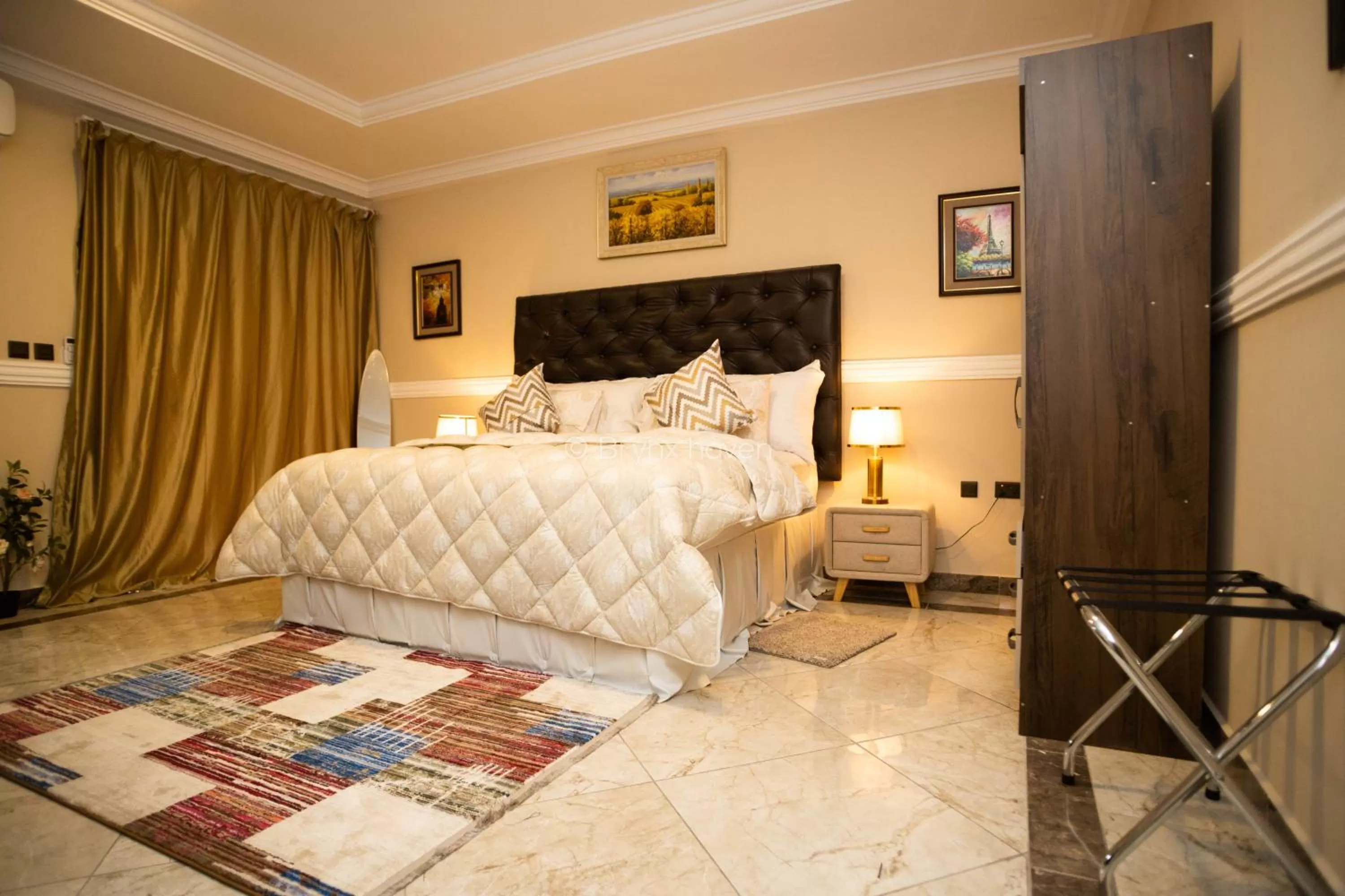 Photo of the whole room, Bed in Brynx Haven - Cape Coast