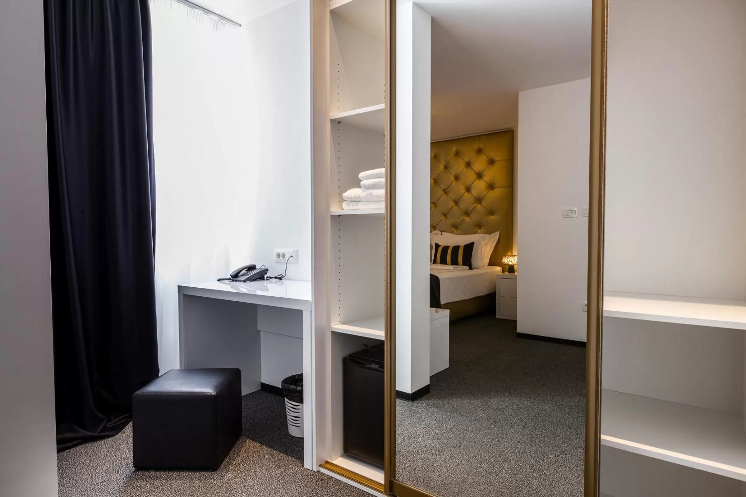 Seating area, Bed in B Gold Luxury rooms B&B