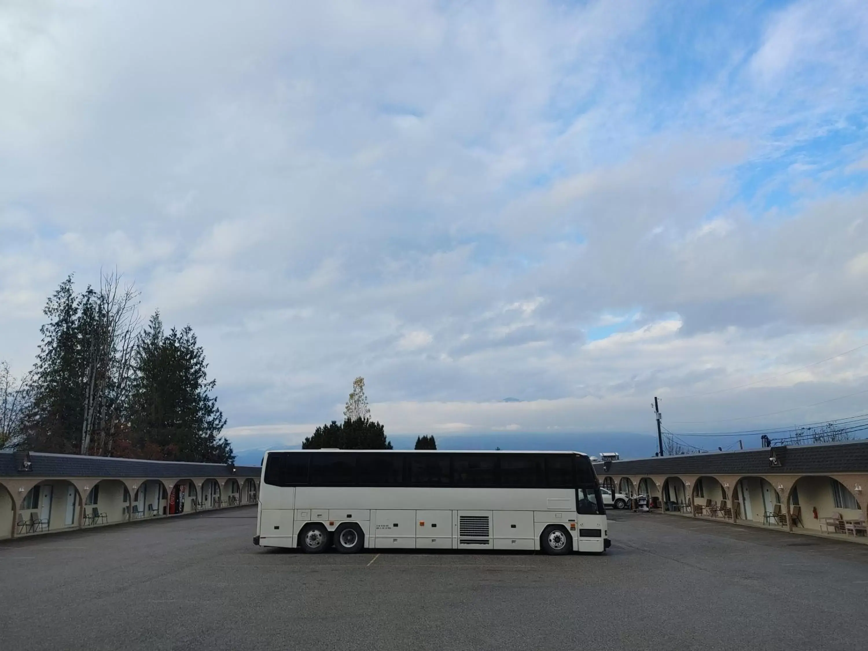 Parking, Property Building in Magnuson Hotel Creston