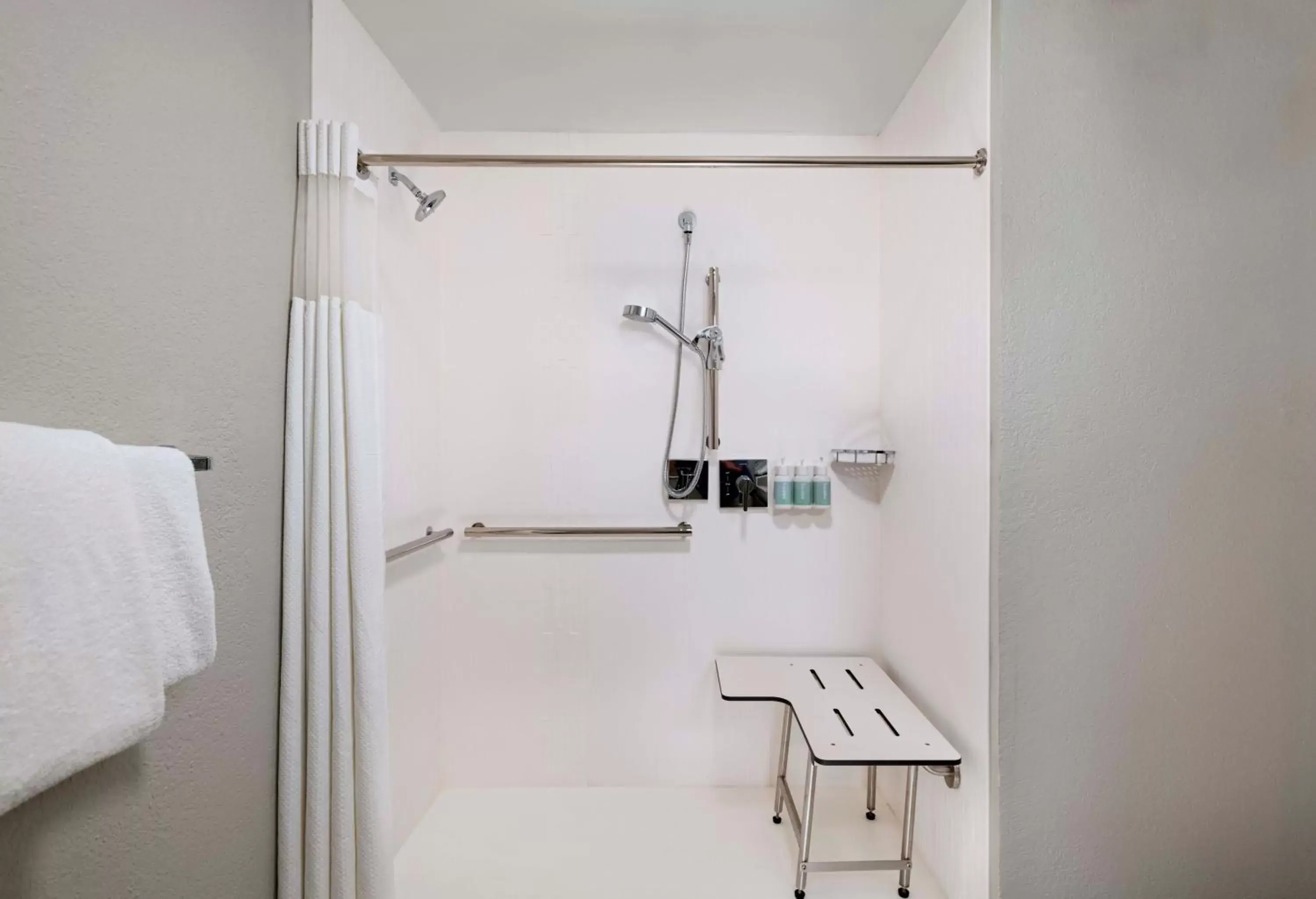 Shower, Bathroom in Courtyard by Marriott Dallas Plano Parkway at Preston Road