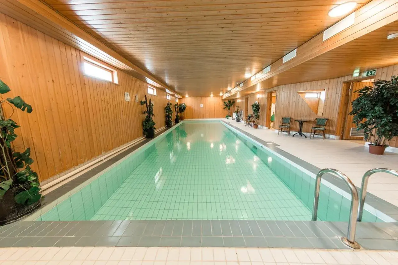 Swimming Pool in Hotel Kauppi