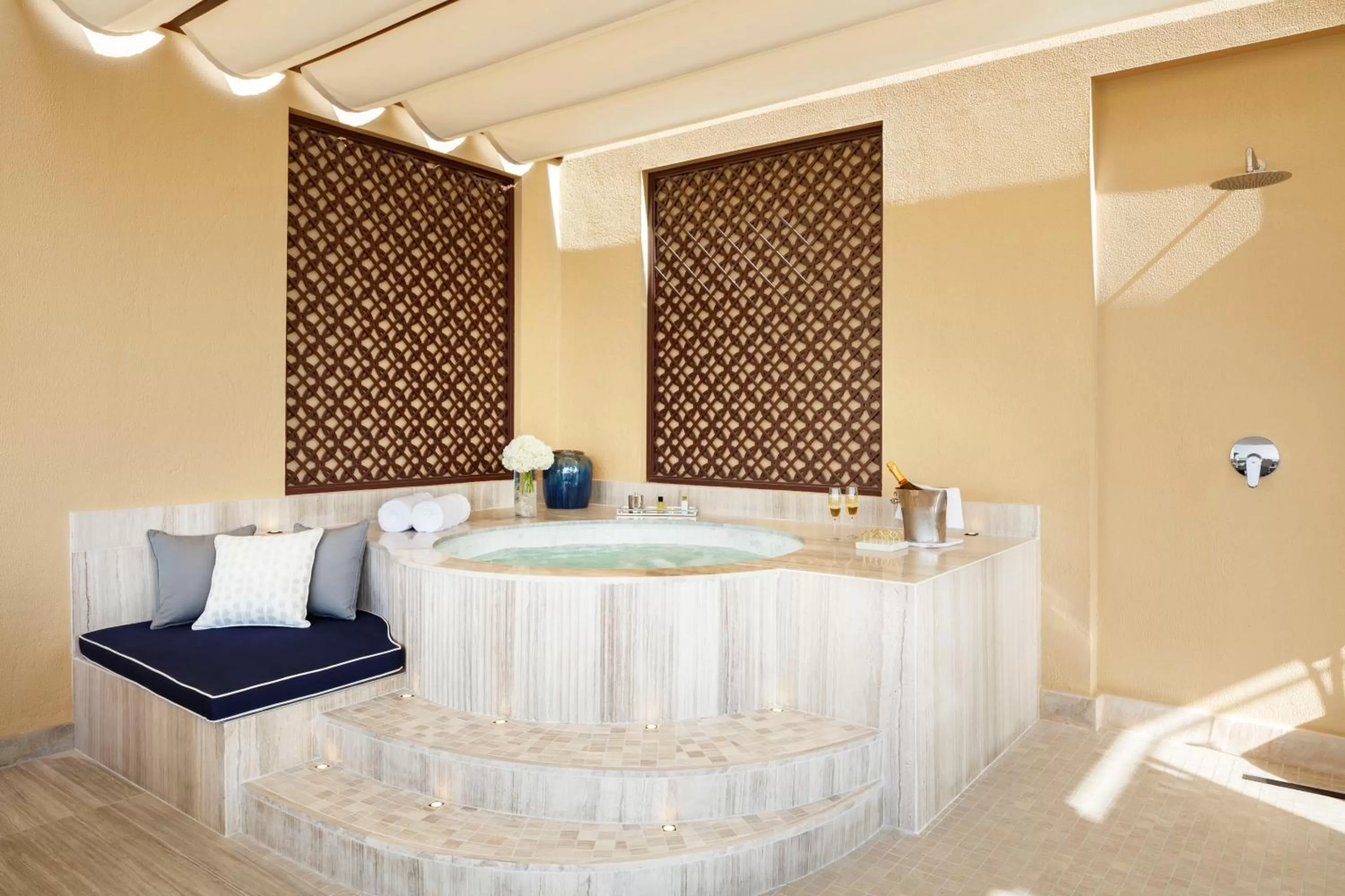 Hot Tub in Jumeirah Mina Al Salam Dubai