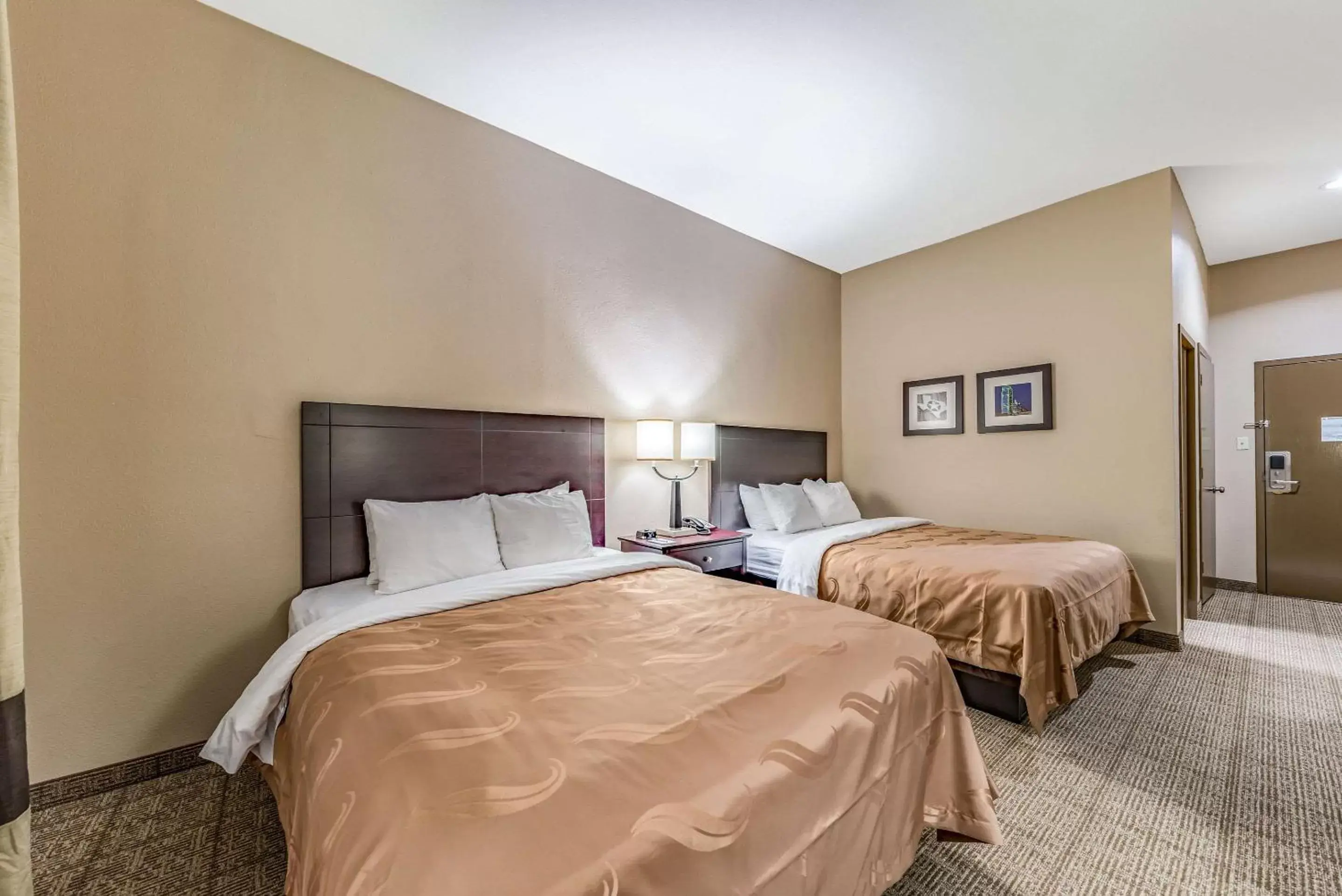 Photo of the whole room, Bed in Quality Inn West Plano - Dallas