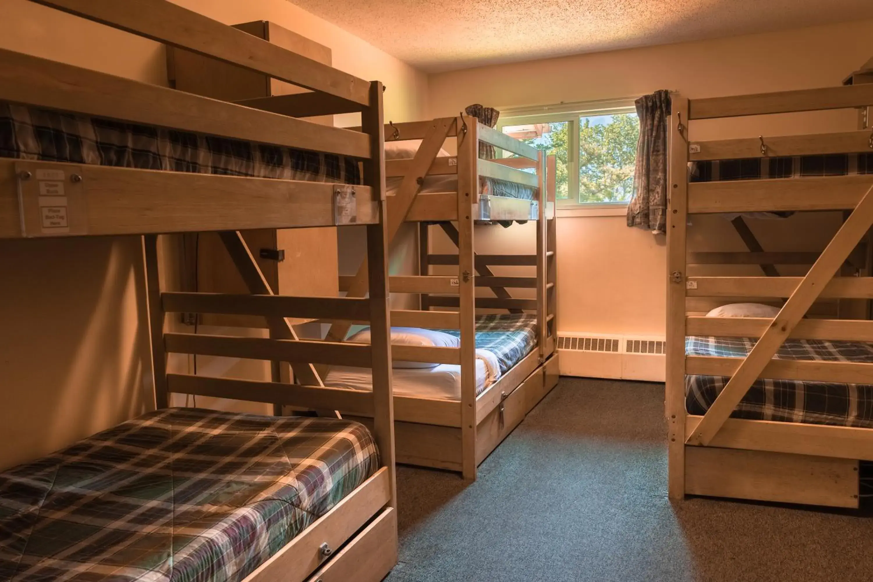 Bunk Bed in HI Banff Alpine Centre - Hostel