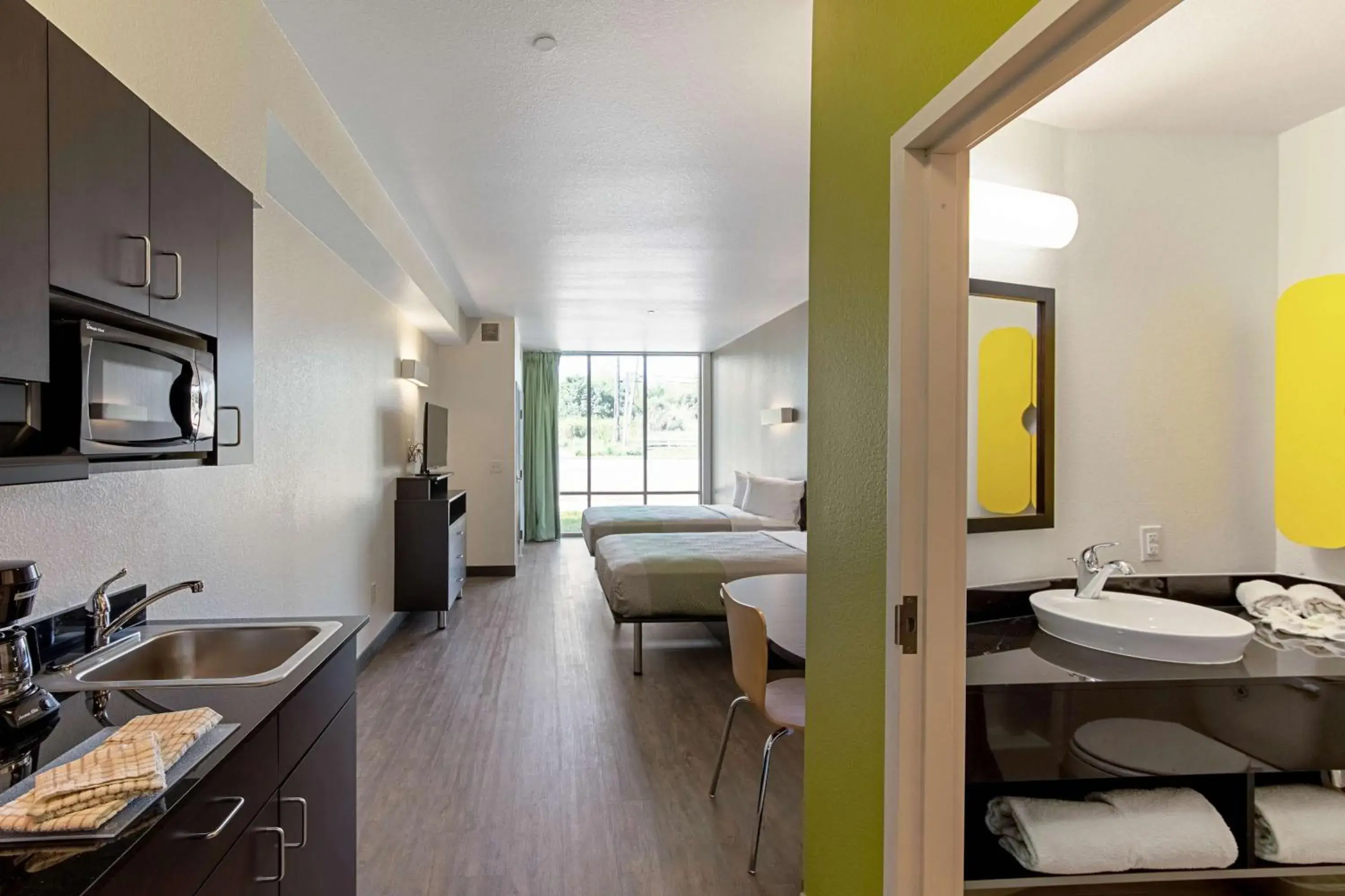 TV and multimedia, Bed in Studio 6 Austin Airport TV and multimedia, Bed in Studio 6 Austin Airport