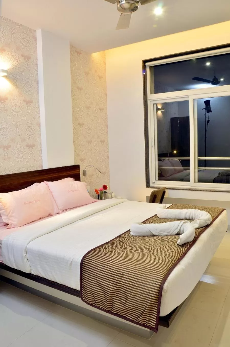 Facade/entrance, Bed in Hotel SRI SRI EXECUTIVE KOLHAPUR NEAR MAHALAXMI TEMPLE