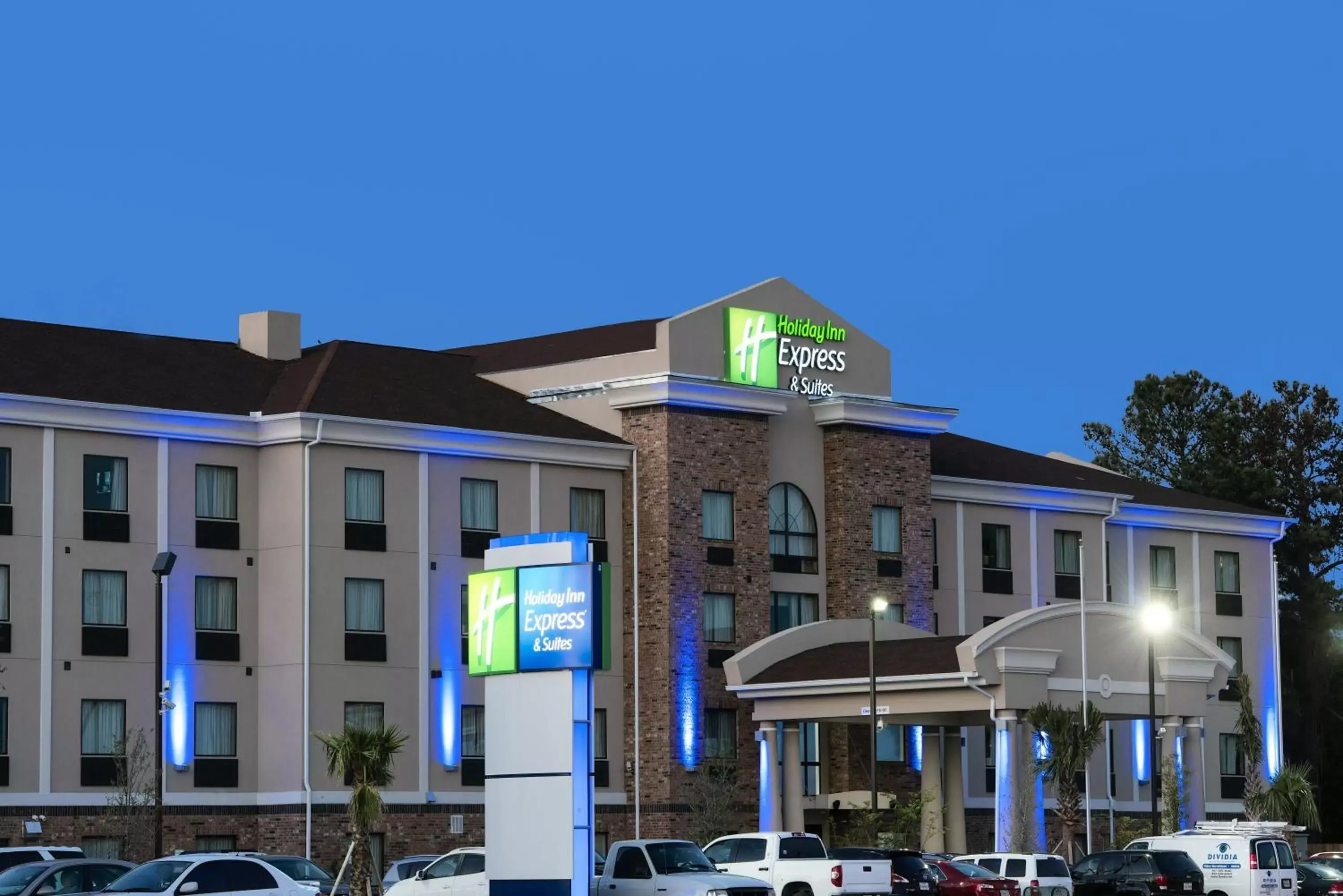 Property Building in Holiday Inn Express and Suites Houston North - IAH Area, an IHG Hotel