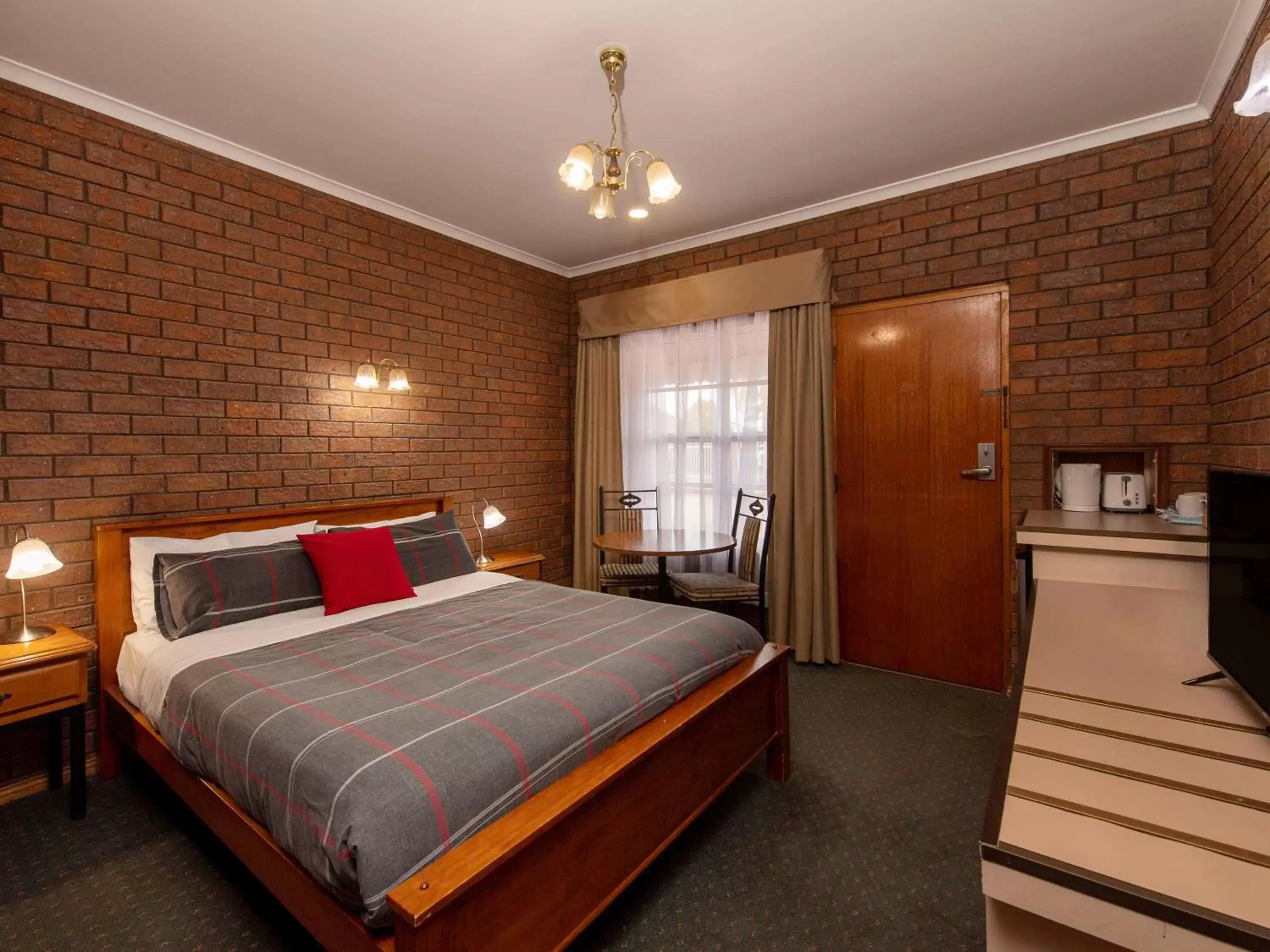 Bedroom, Bed in John Pirie Motor Inn