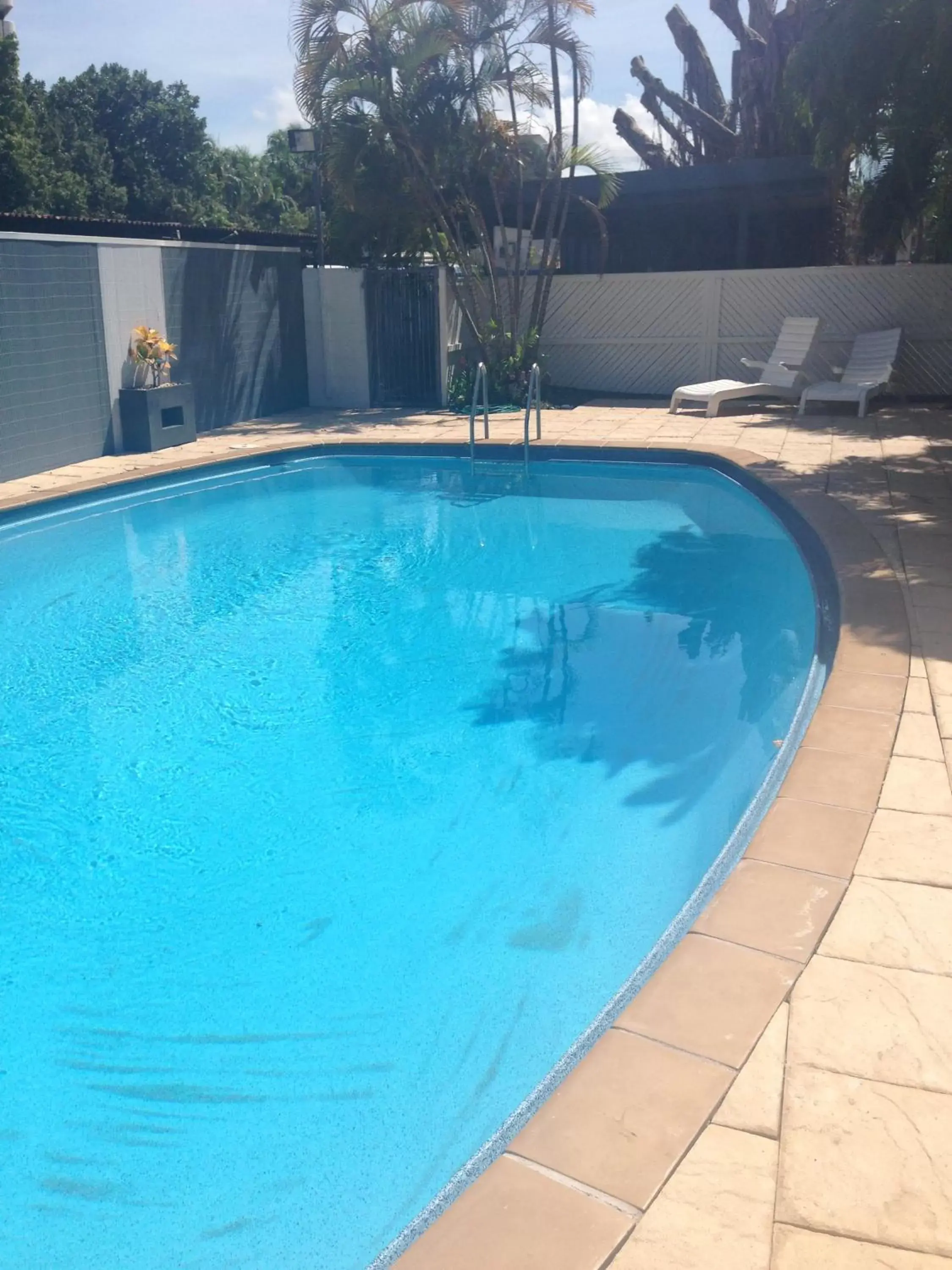 Swimming Pool in Darwin Poinciana Inn