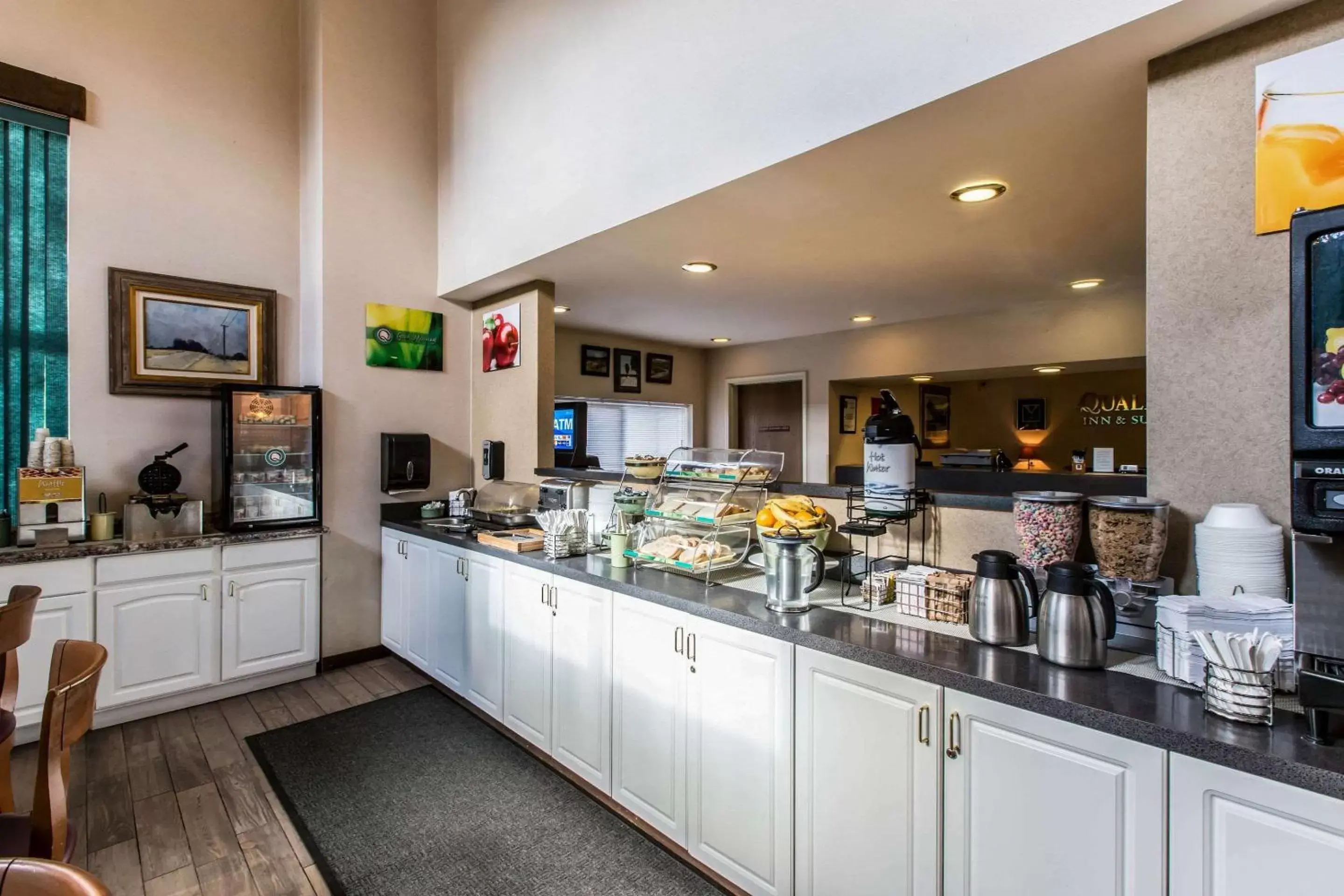 Restaurant/Places to Eat in Quality Inn and Suites Summit County