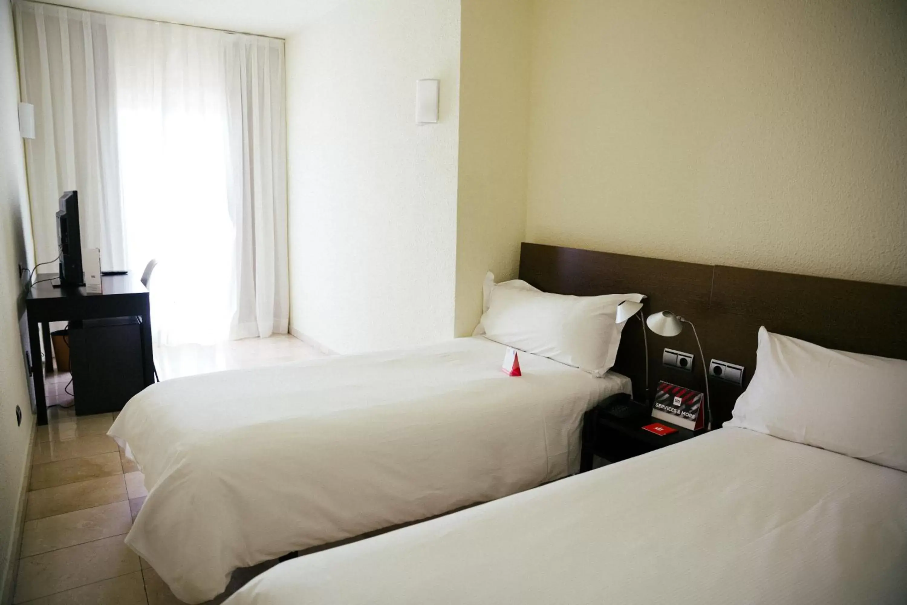Photo of the whole room, Bed in Expo Hotel Barcelona