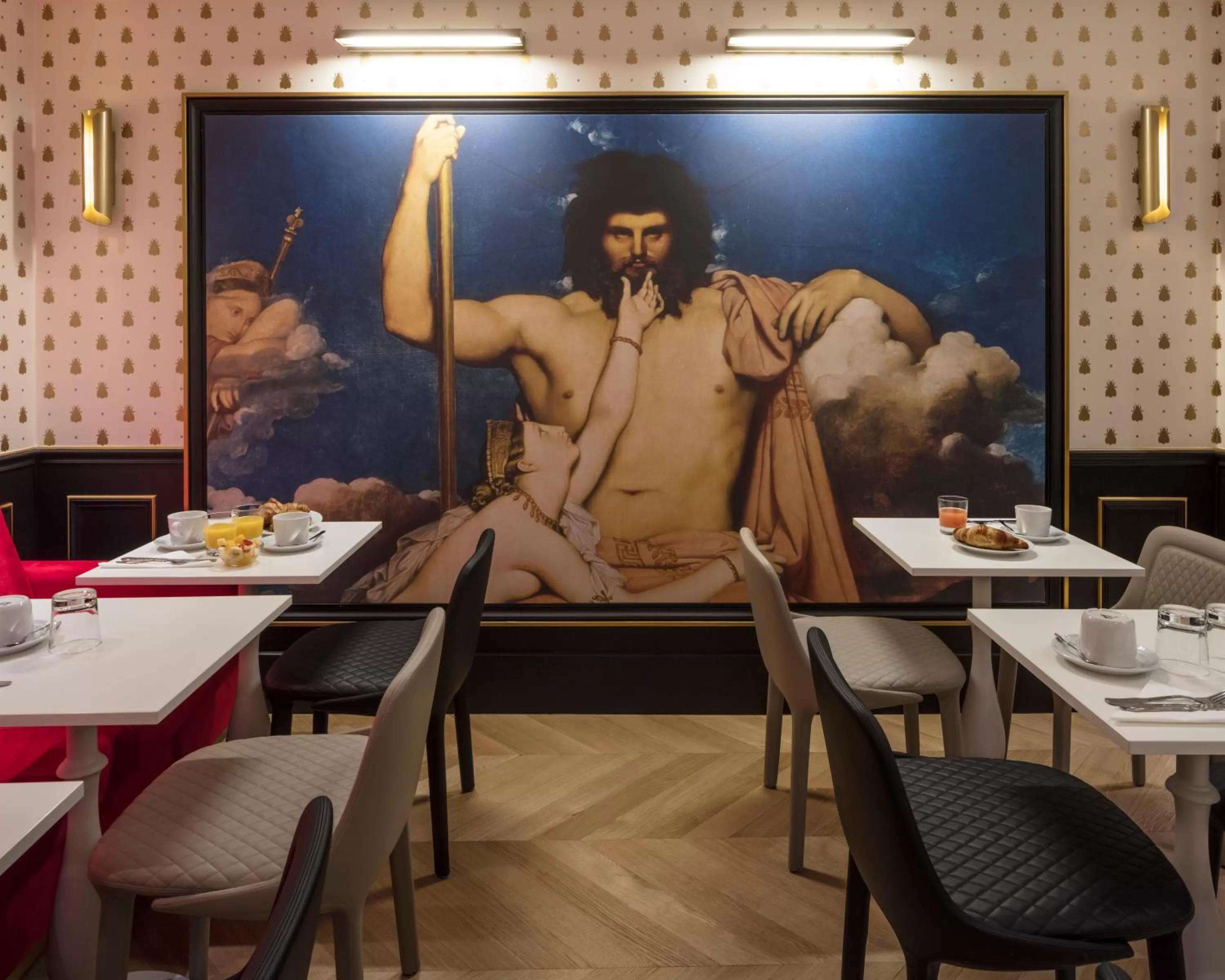 Food and drinks in Hotel Eiffel Petit Louvre