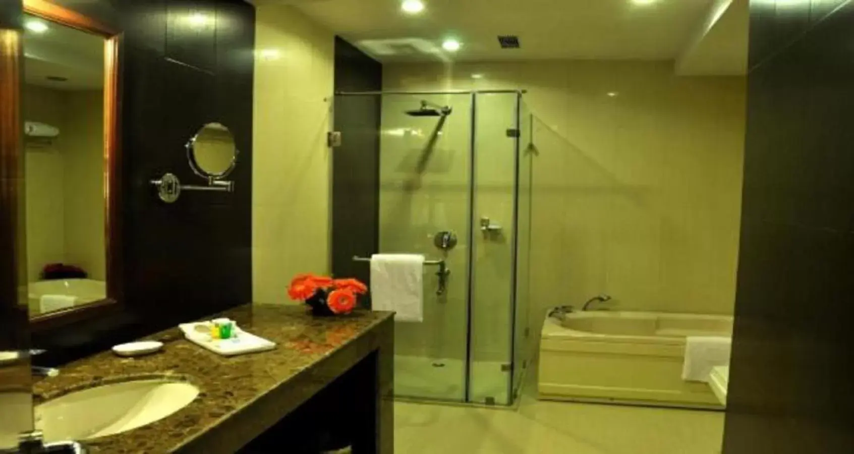 Bathroom in Le Lac Sarovar Portico- Ranchi