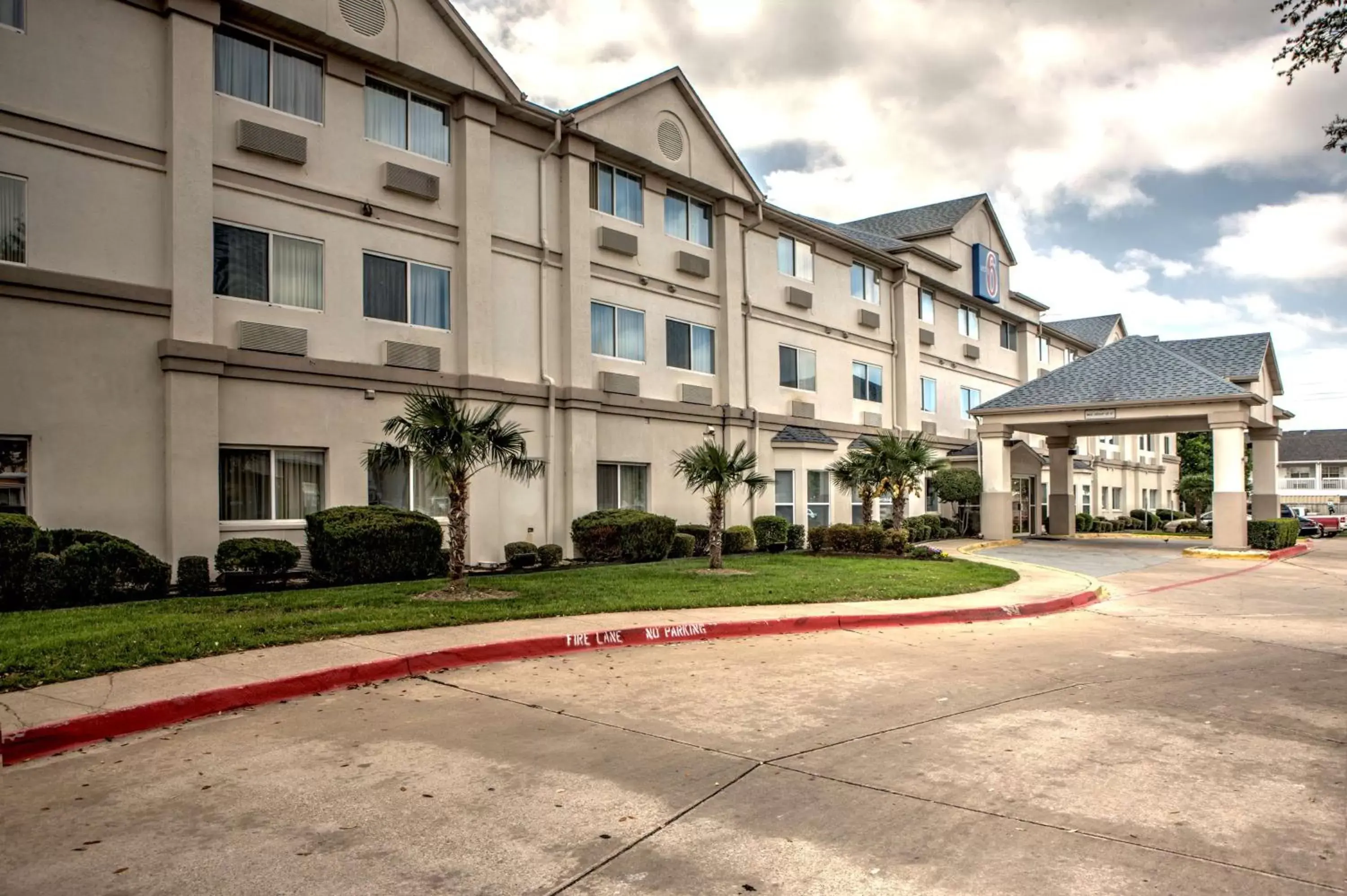 Property Building in Motel 6-Dallas, TX - Northwest