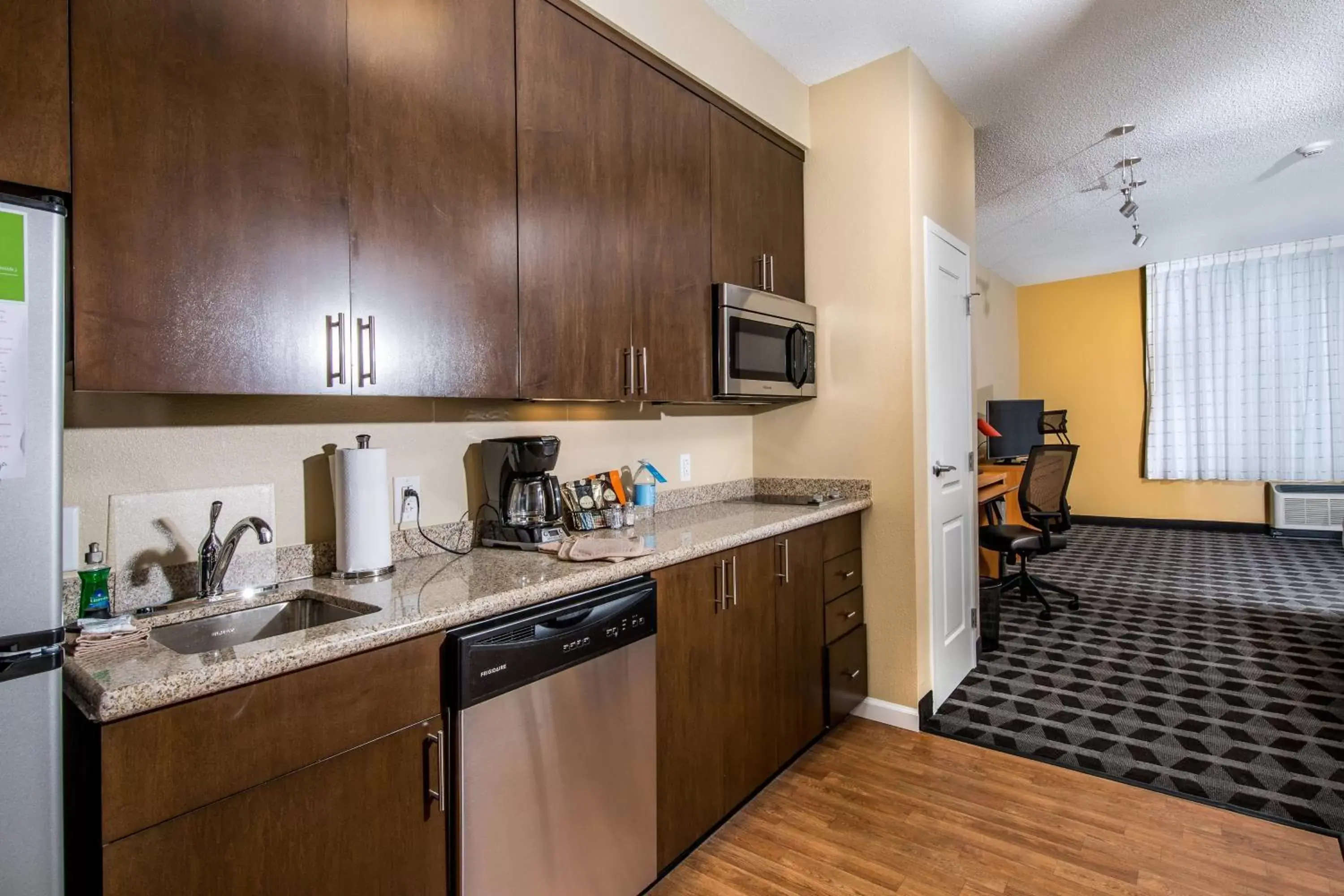 Kitchen or kitchenette, Kitchen/Kitchenette in TownePlace Suites by Marriott Florence