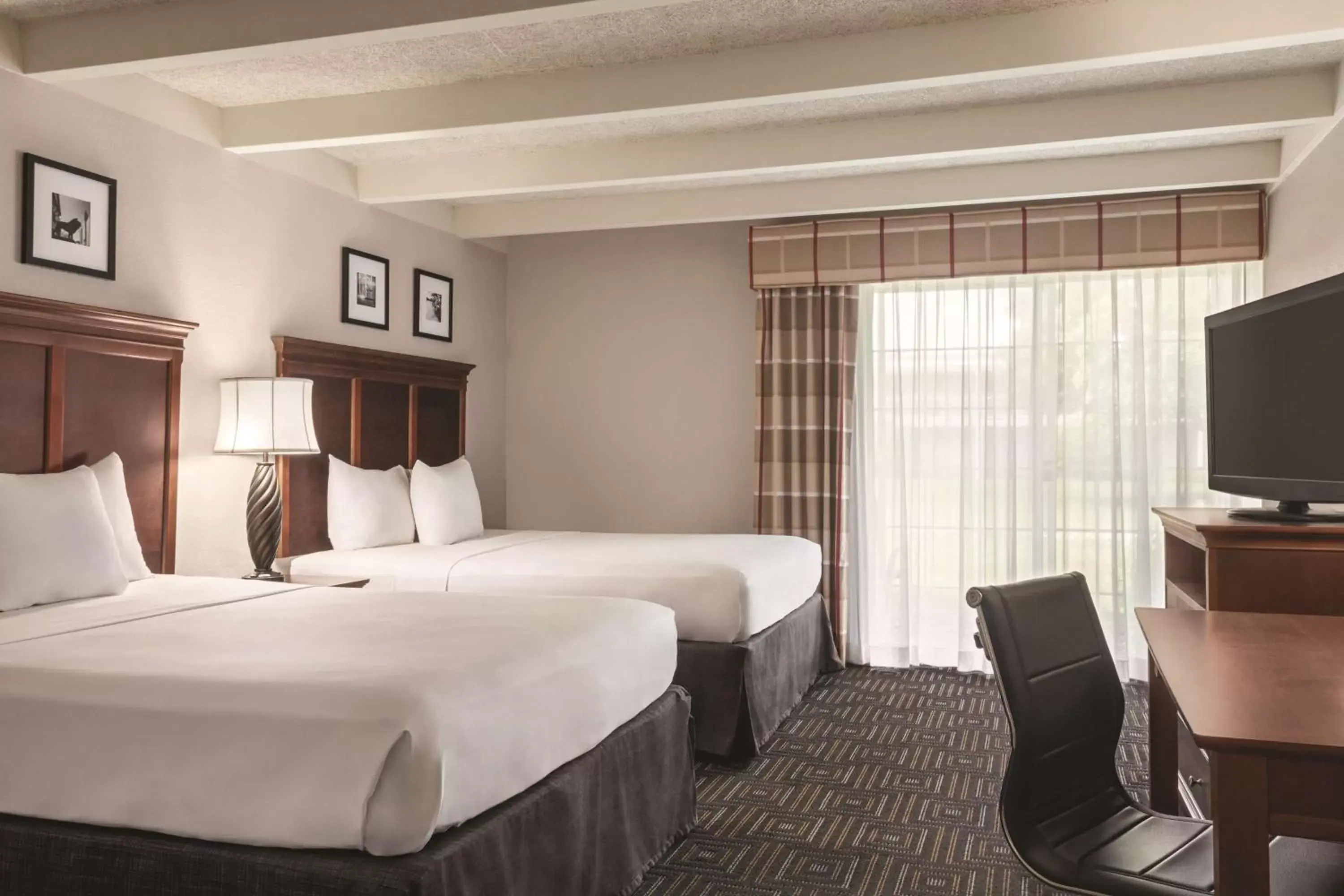 Photo of the whole room, Bed in Country Inn & Suites by Radisson, Woodbury, MN