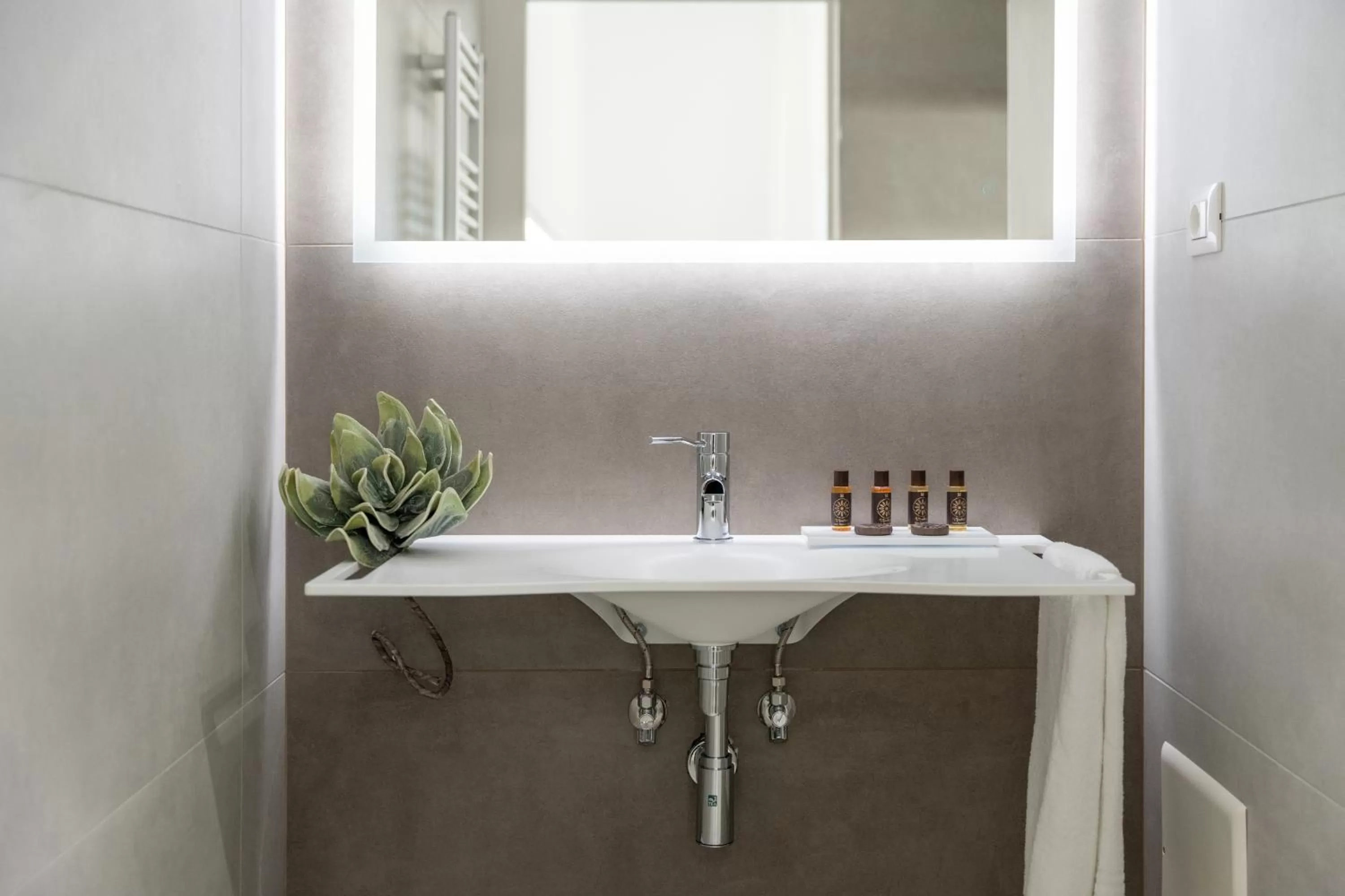 Bathroom in Daline Holiday Rooms