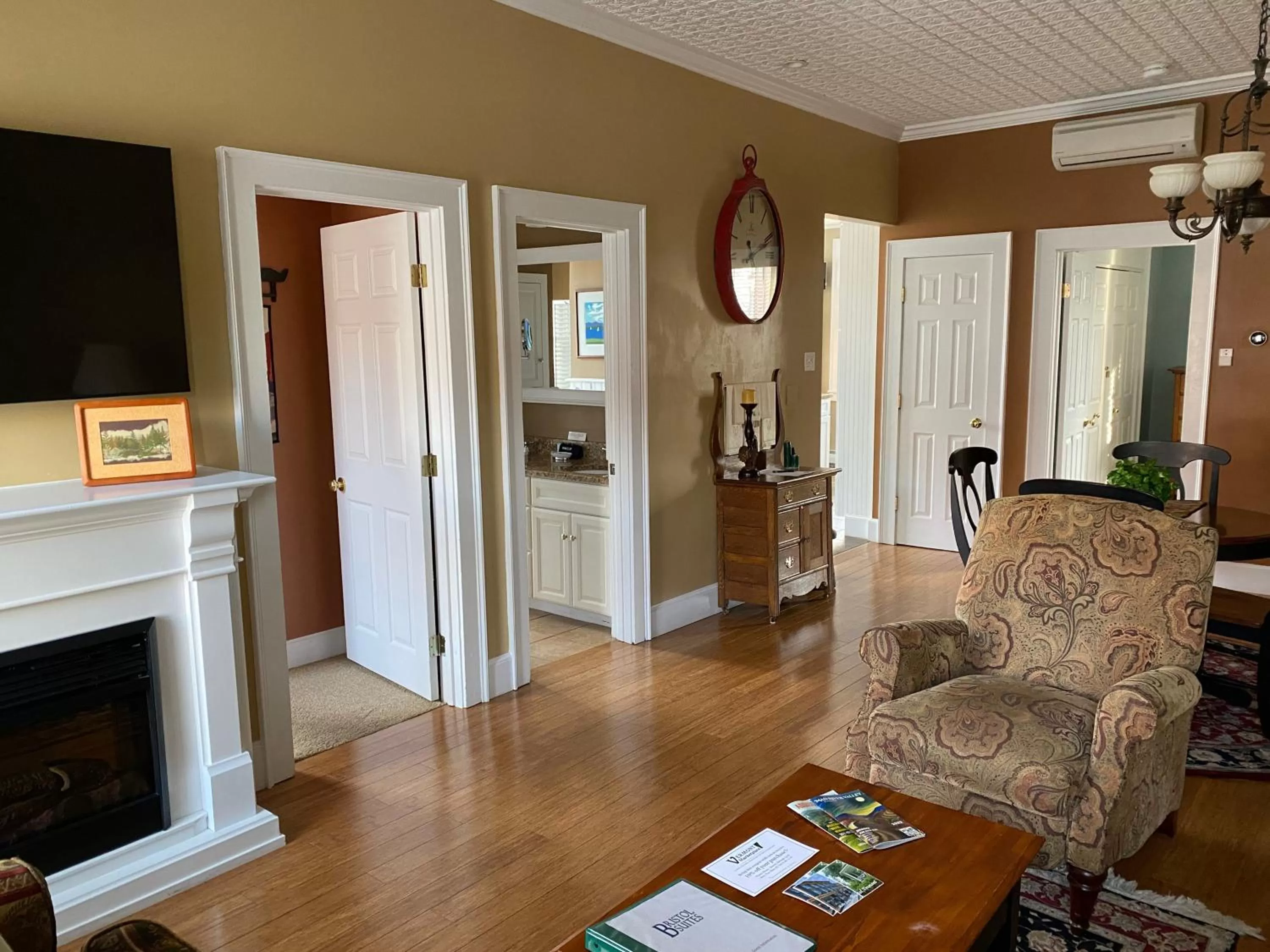 TV and multimedia in Bristol Suites