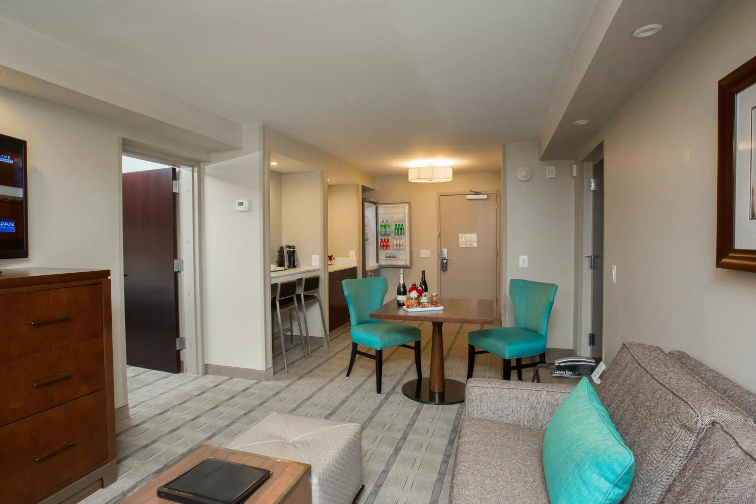 Coffee/tea facilities in The Kenilworth Hotel - Airport West