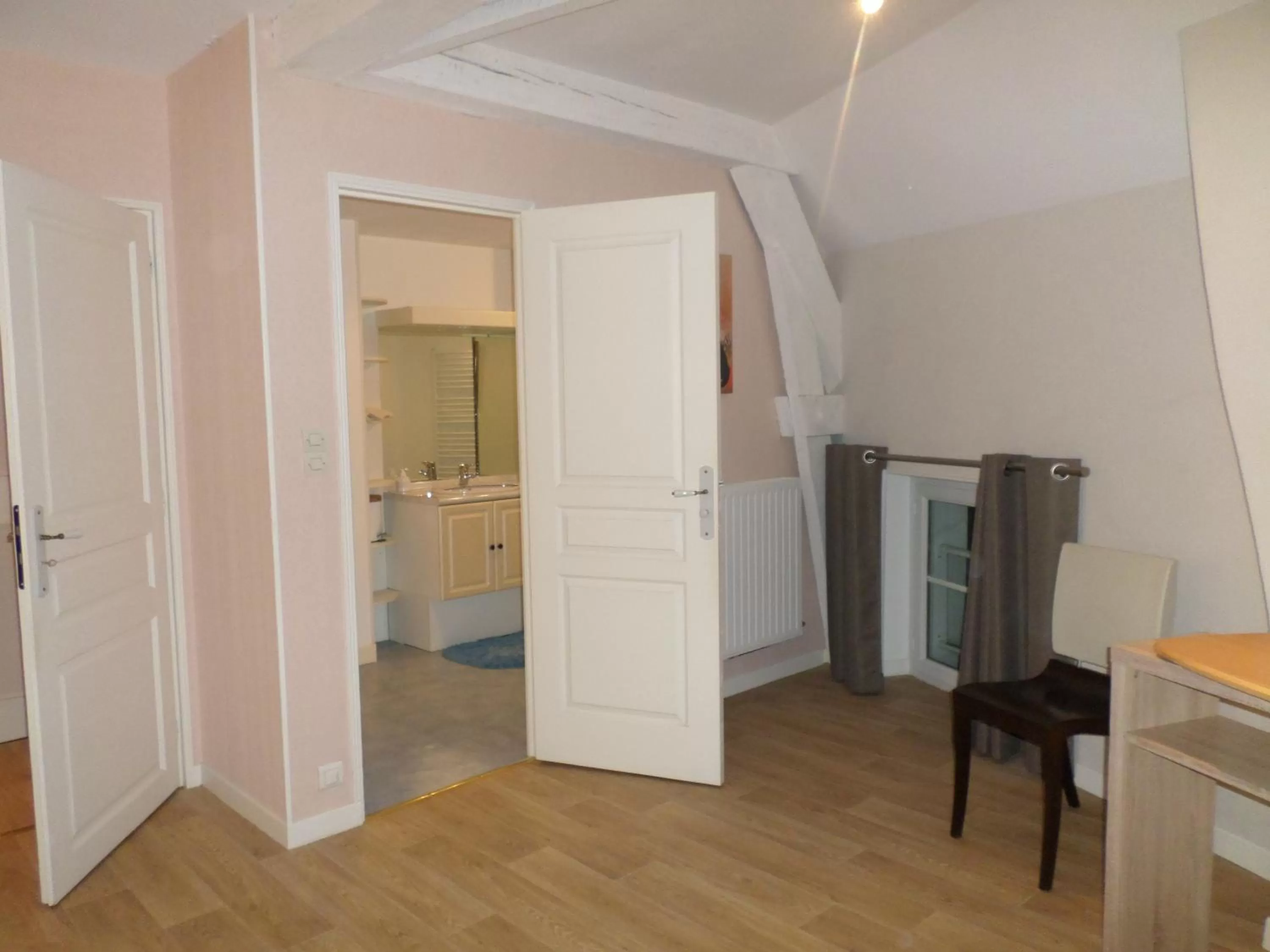 Shower in MOULIN DE L'ABBESSE