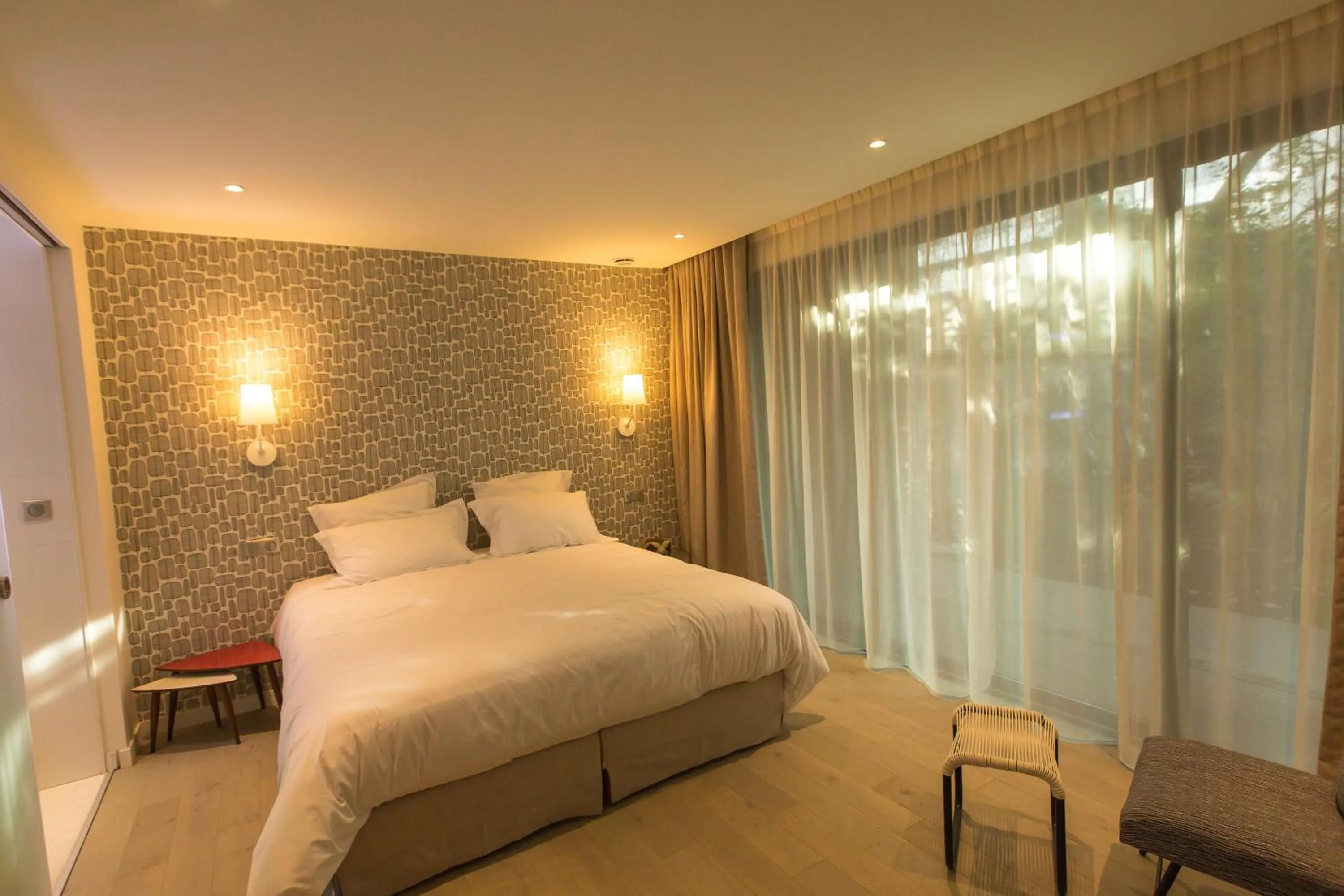 Photo of the whole room, Bed in Eden Lodge Paris