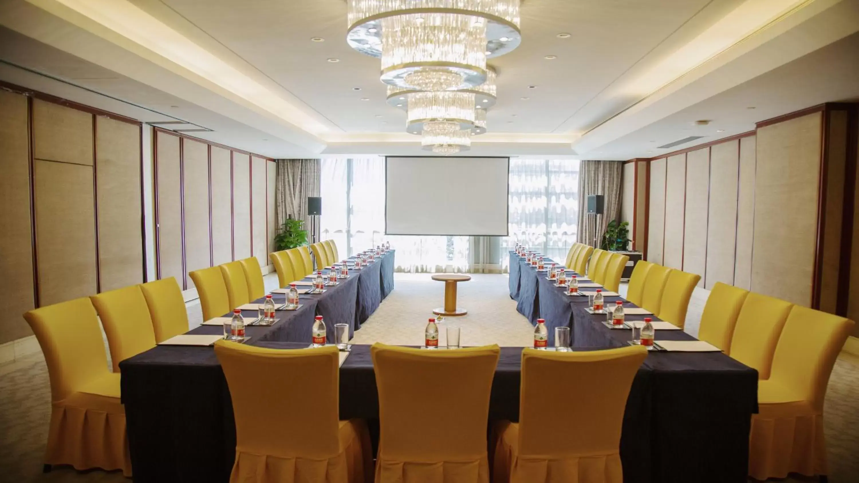 Meeting/conference room in Holiday Inn Hangzhou CBD, an IHG Hotel