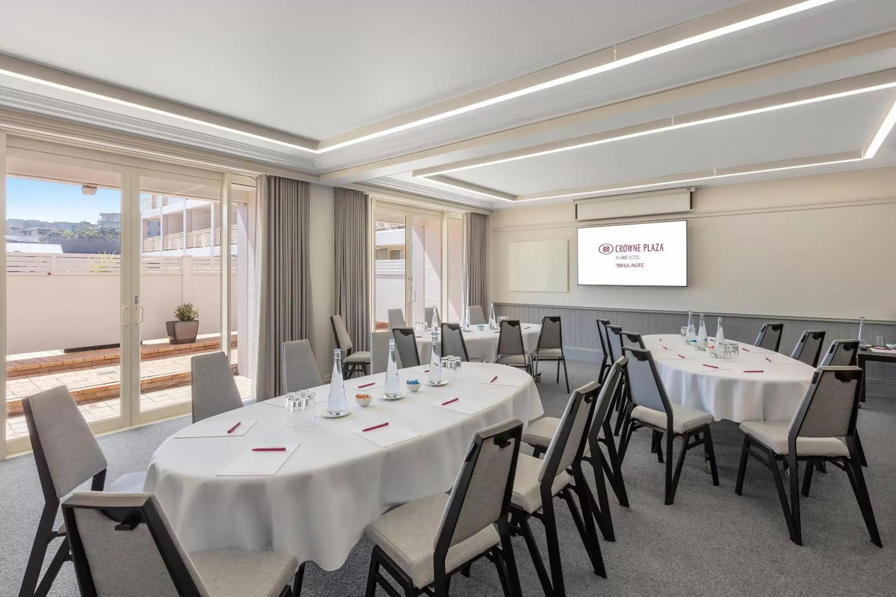 Meeting/conference room in Crowne Plaza Terrigal Pacific, an IHG Hotel