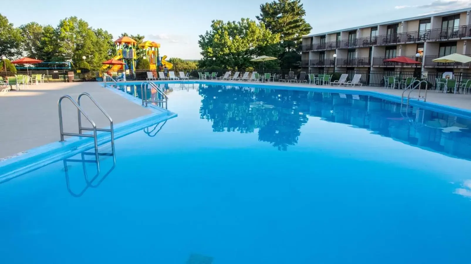 Swimming Pool in Red Lion Hotel Harrisburg Hershey