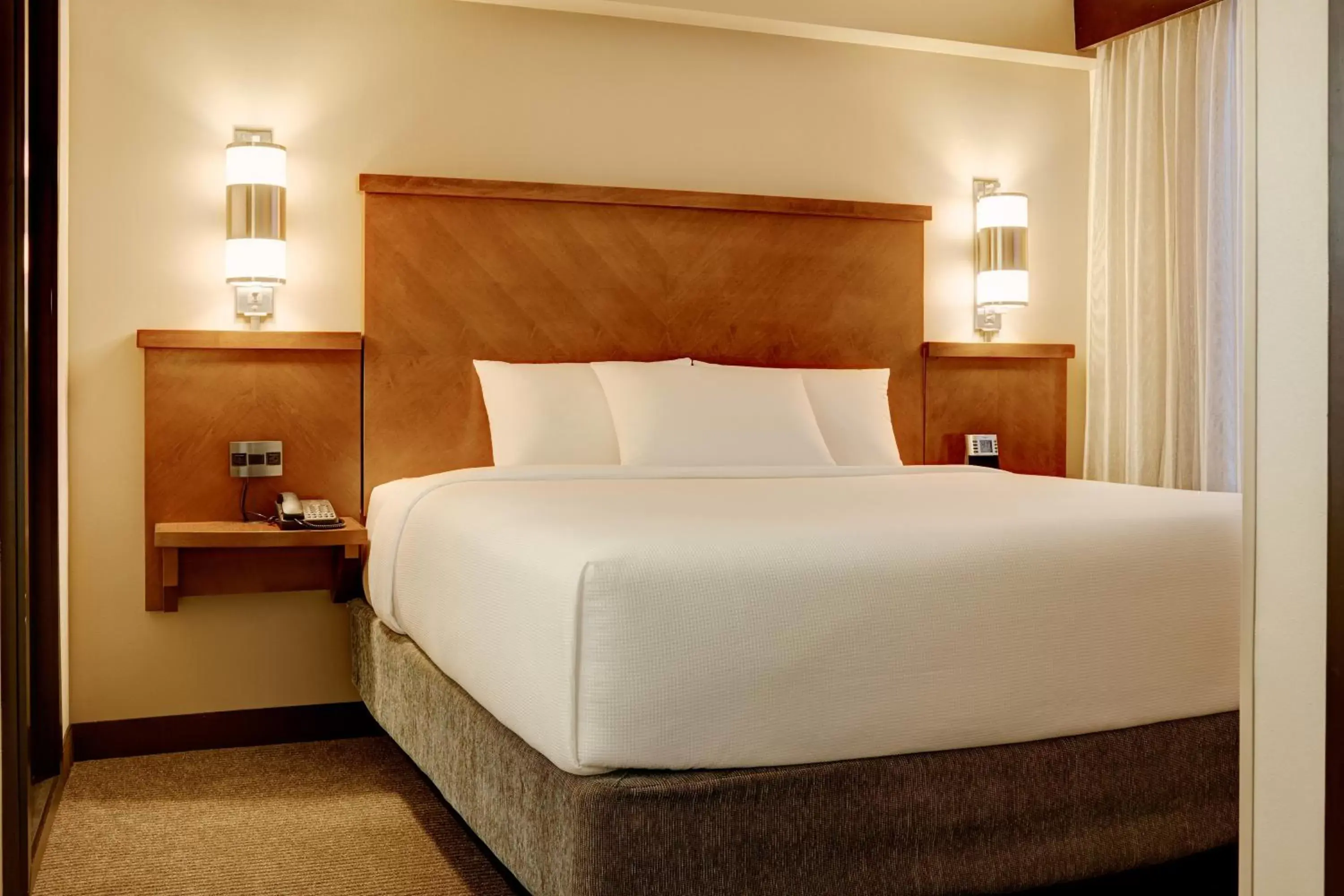Bed in Hyatt Place Dallas/North Arlington/Grand Prairie