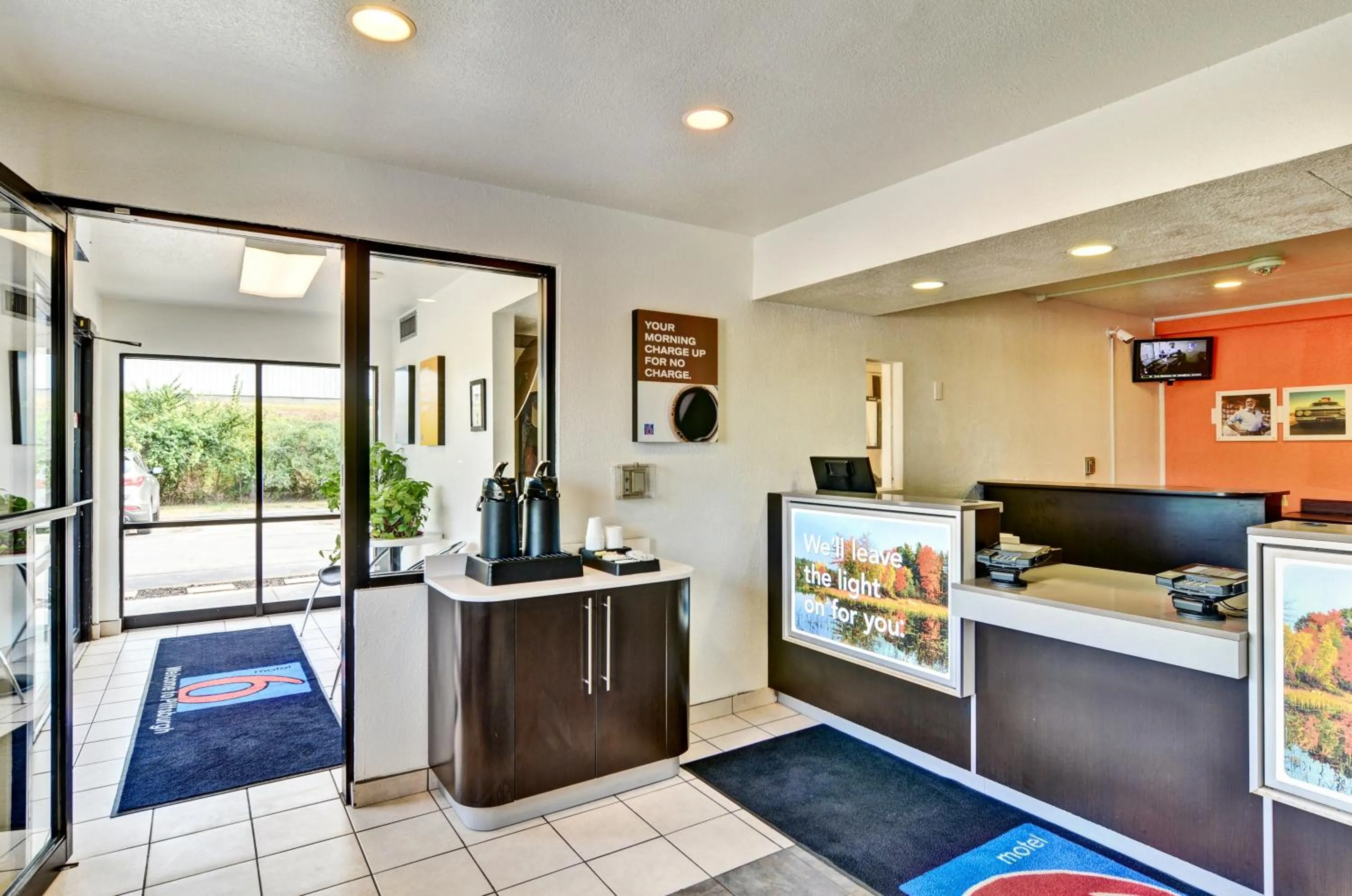 Lobby or reception in Motel 6-Pittsburgh, PA - Crafton