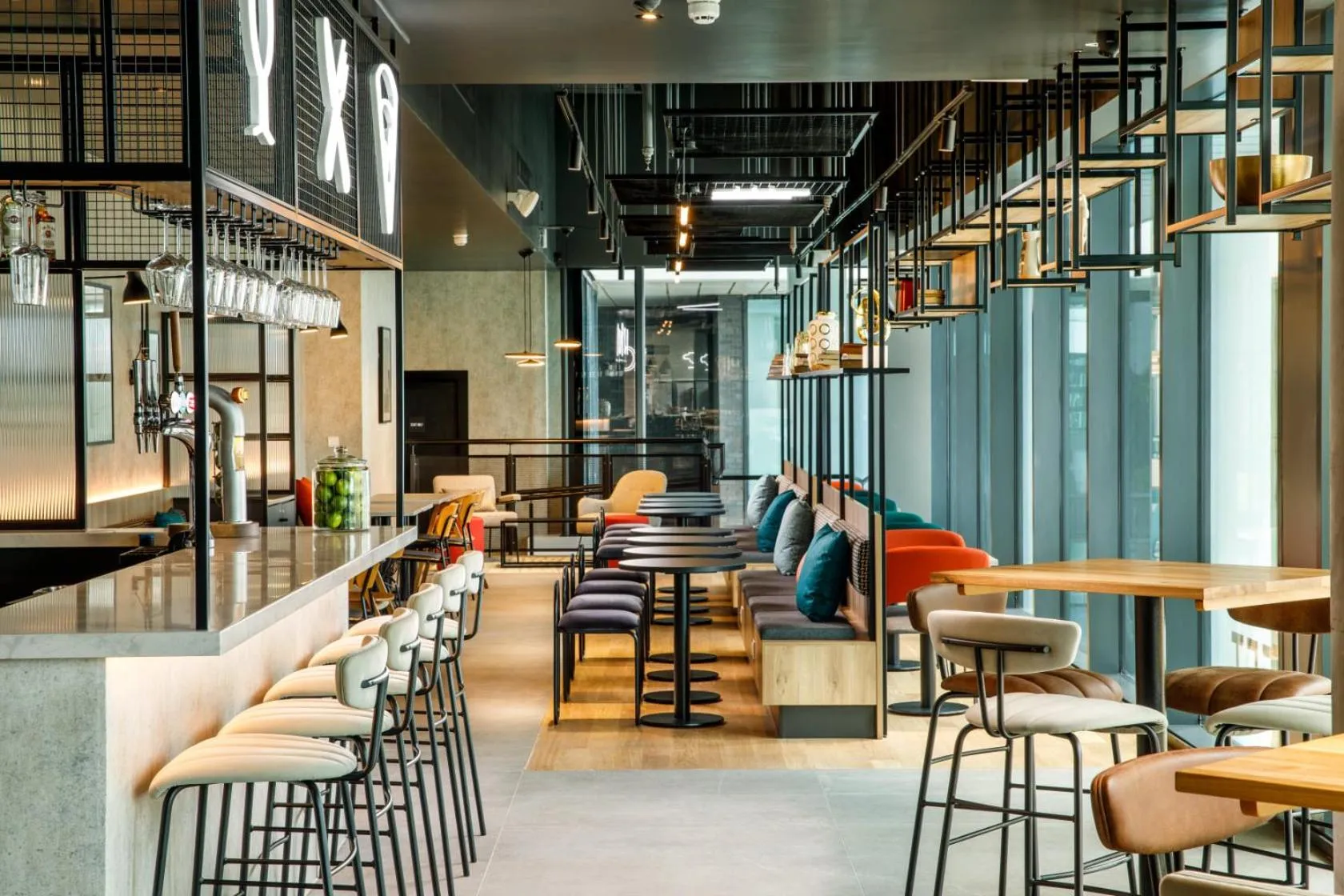 Restaurant/places to eat in Aparthotel Adagio London Sutton Point