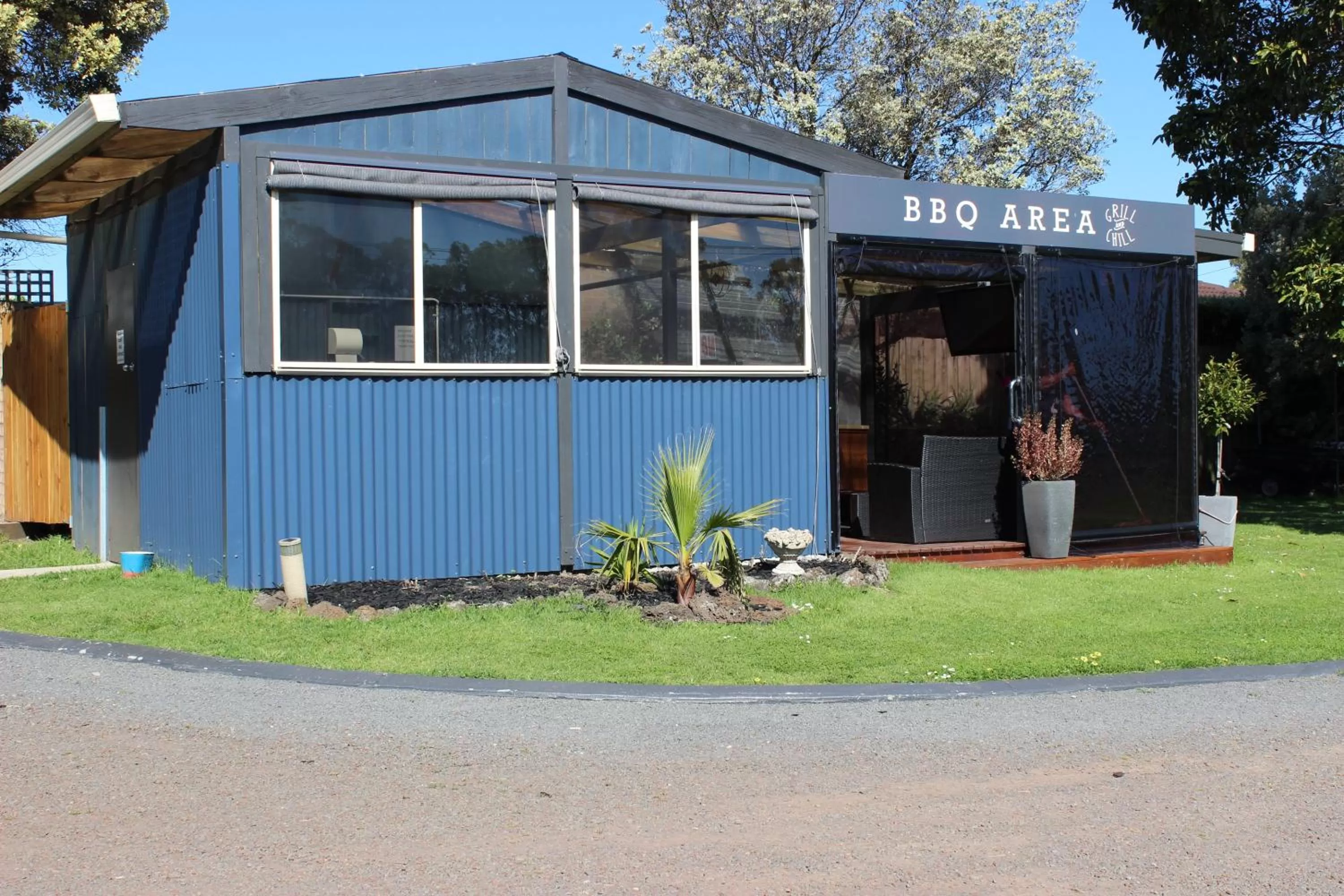 BBQ facilities in Portland Retro Motel