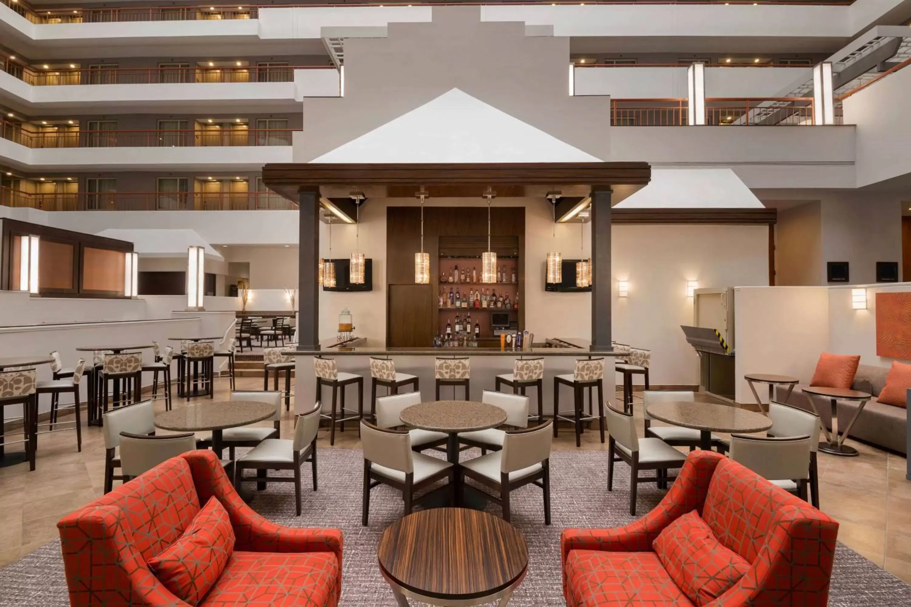 Restaurant/places to eat, Lounge/Bar in Embassy Suites by Hilton Baltimore at BWI Airport