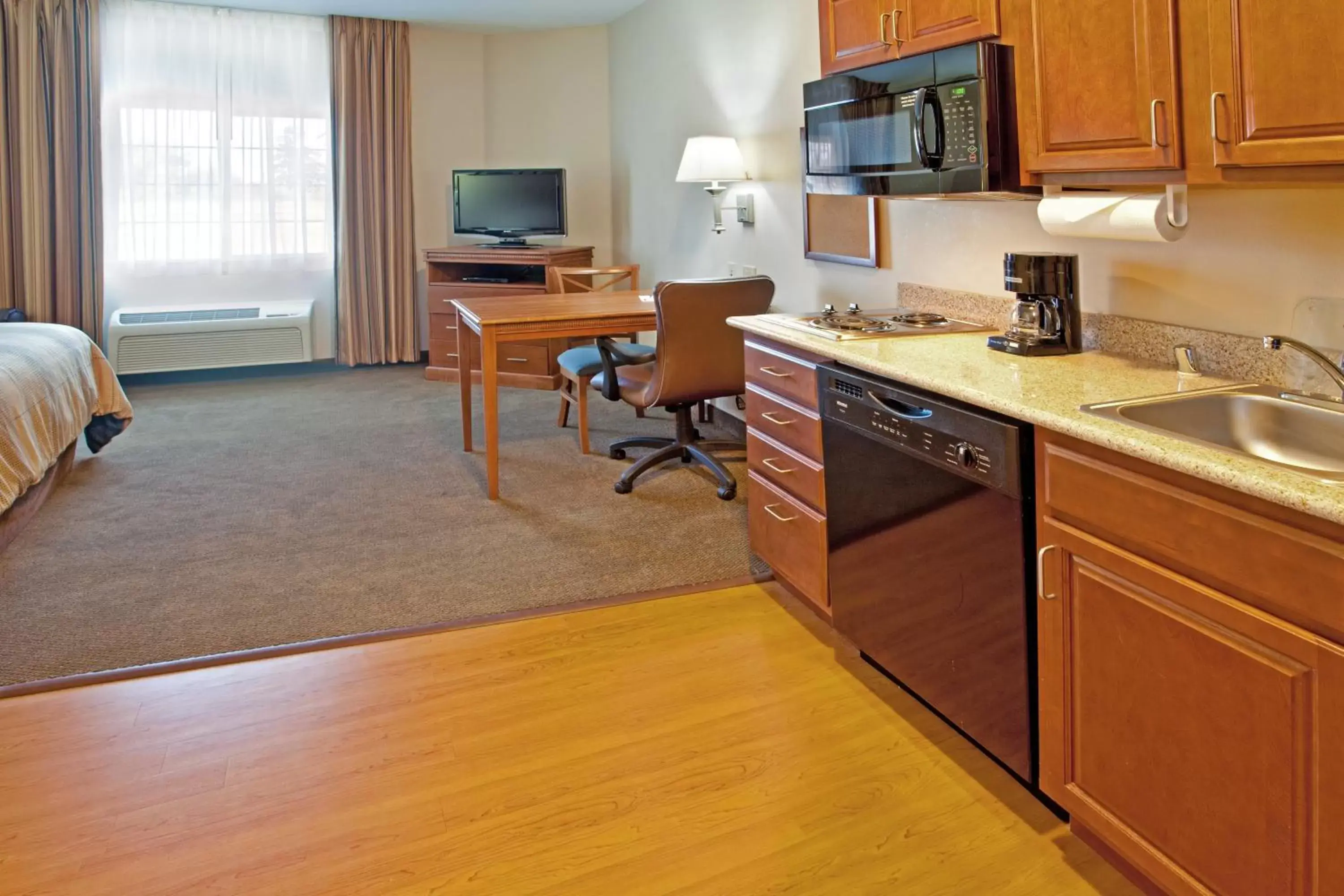 Bedroom, Kitchen/Kitchenette in Candlewood Suites Roswell, an IHG Hotel
