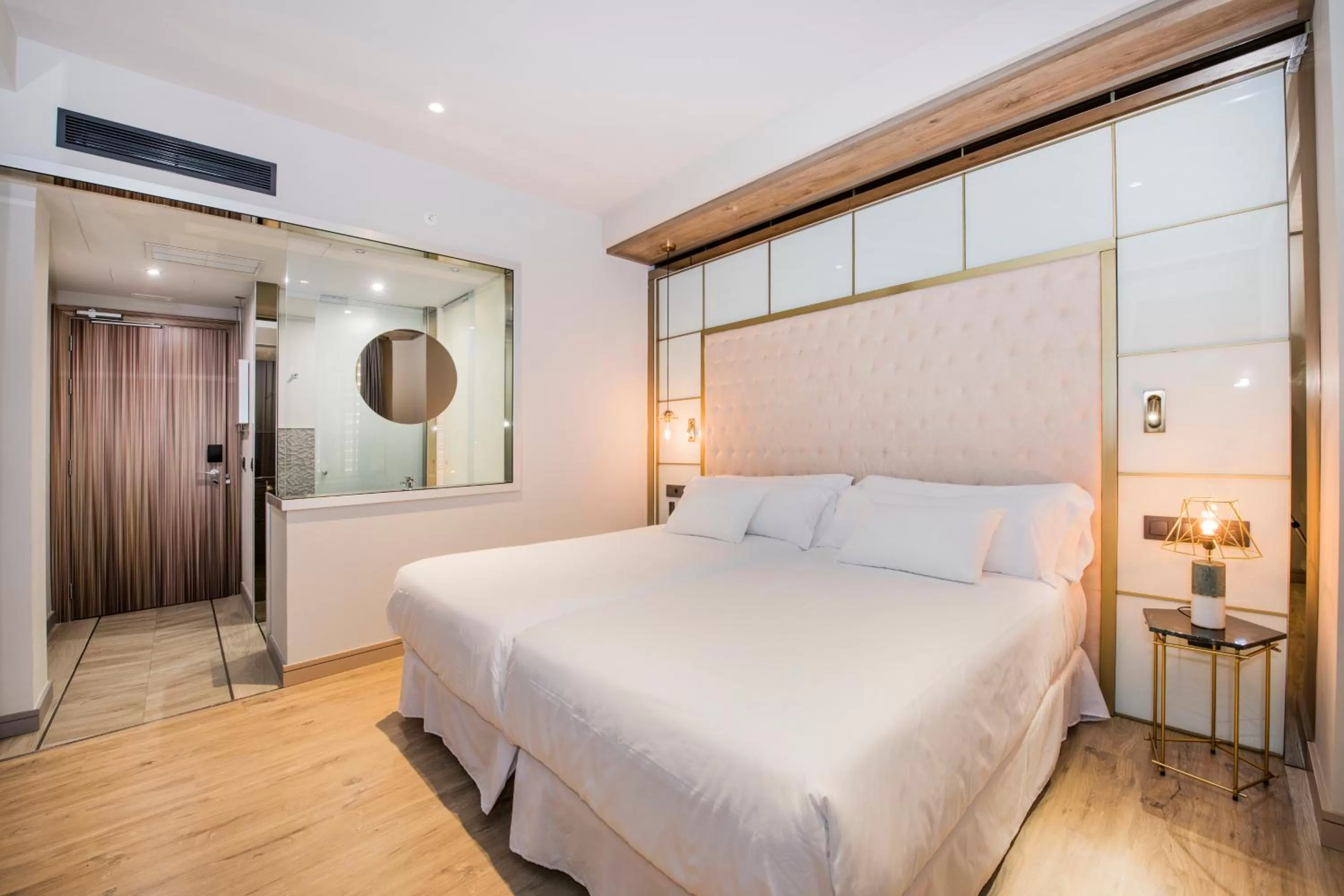 Photo of the whole room, Bed in Barceló Ourense