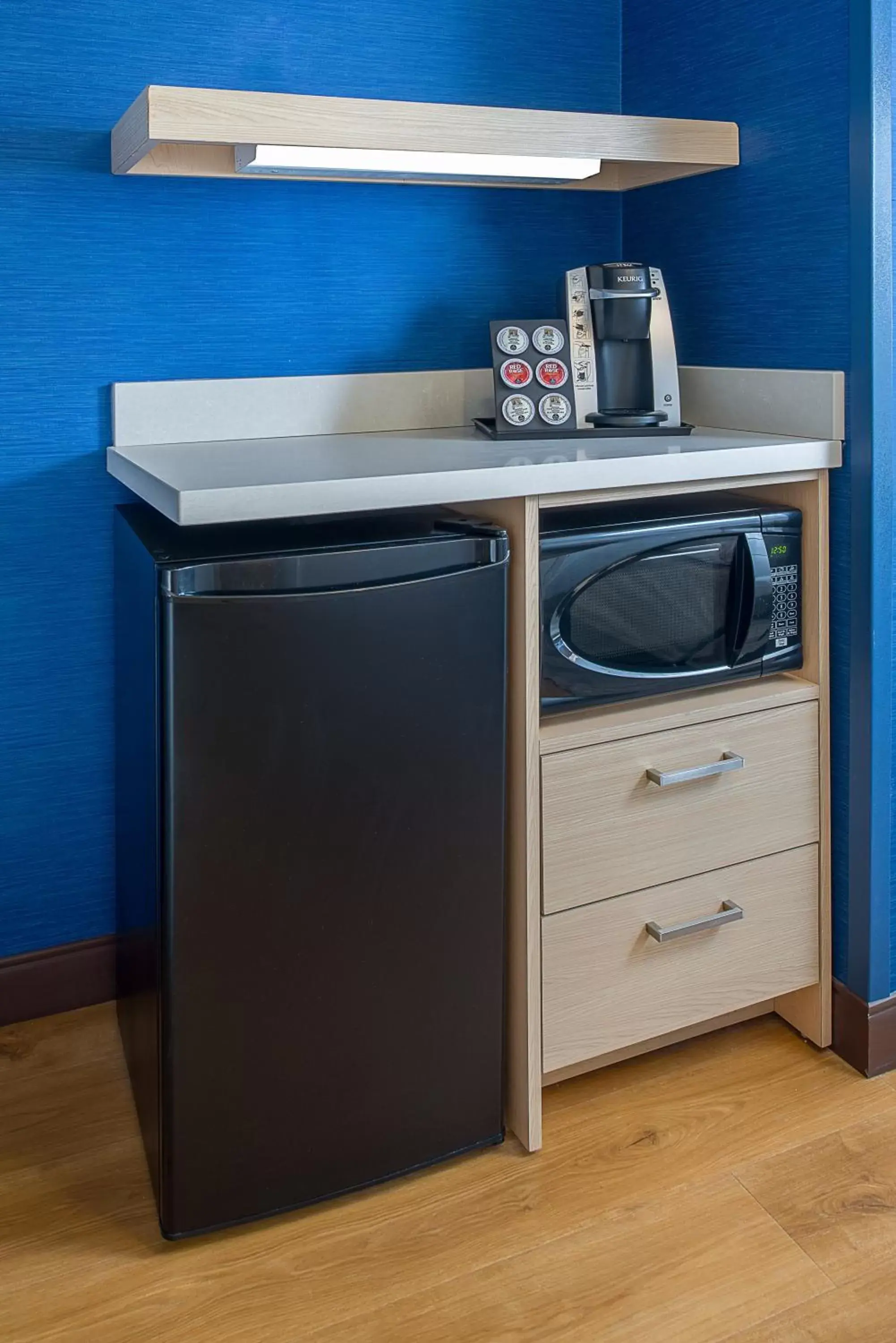 Photo of the whole room, Kitchen/Kitchenette in Holiday Inn Express & Suites Halifax - Bedford, an IHG Hotel