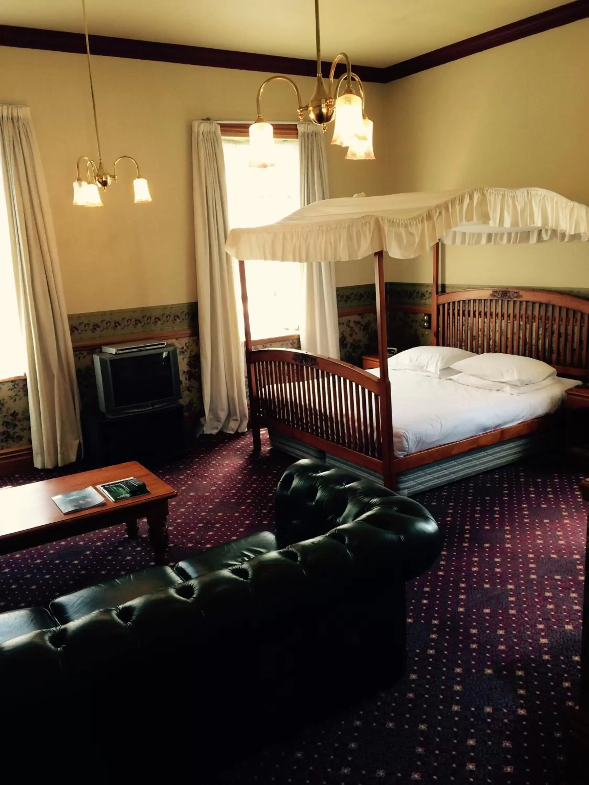 Bed in Shepherds Arms Hotel