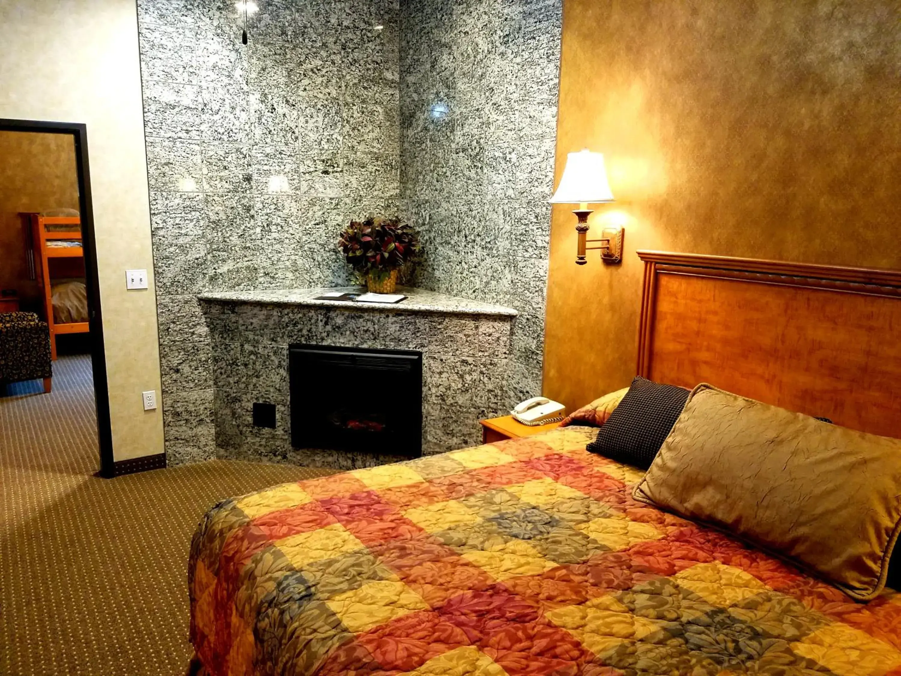 Bed in Rushmore Express & Suites