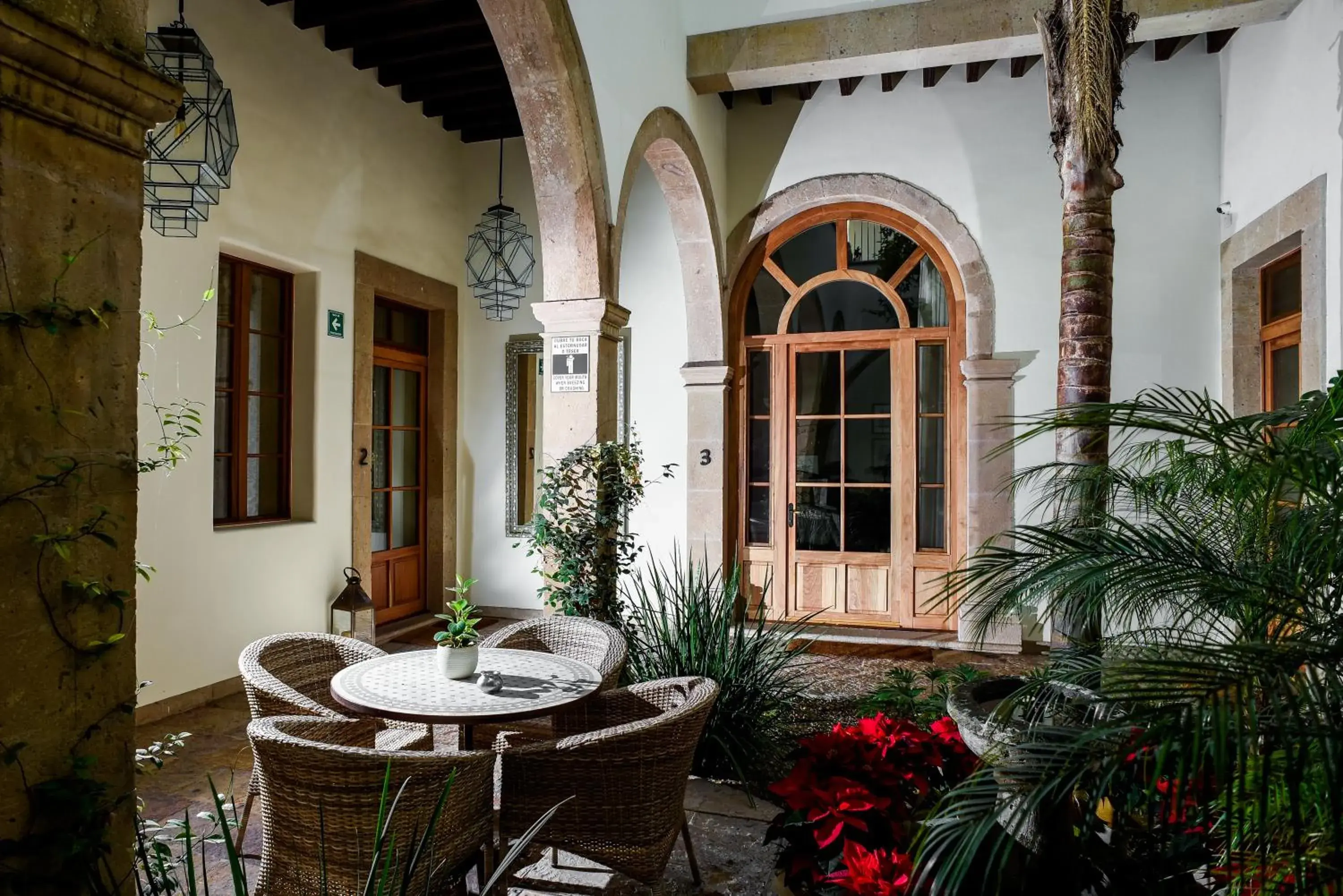 Patio in HOTEL CASA BLANCA 7