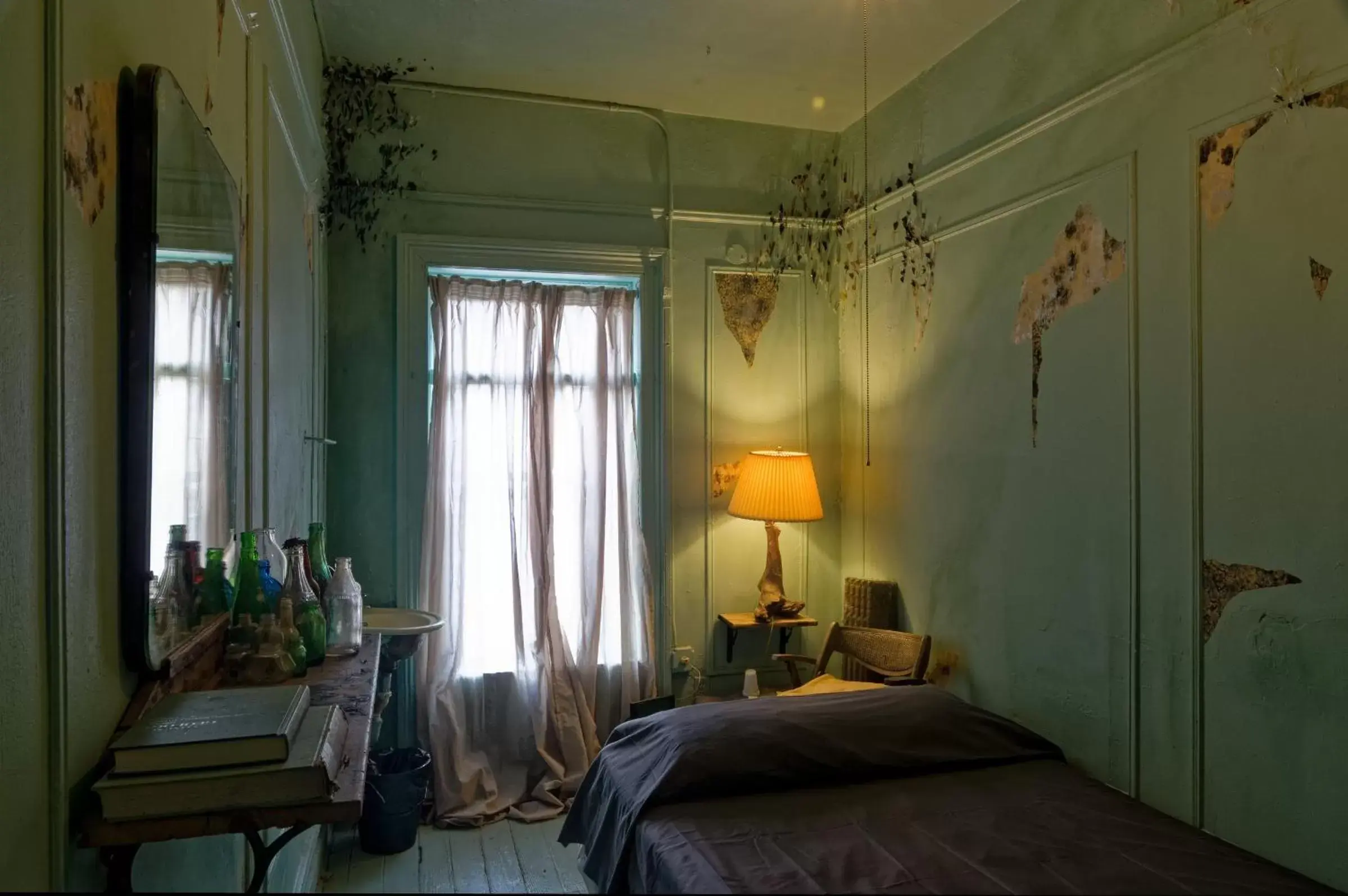 Bed in Carlton Arms Hotel Bed in Carlton Arms Hotel