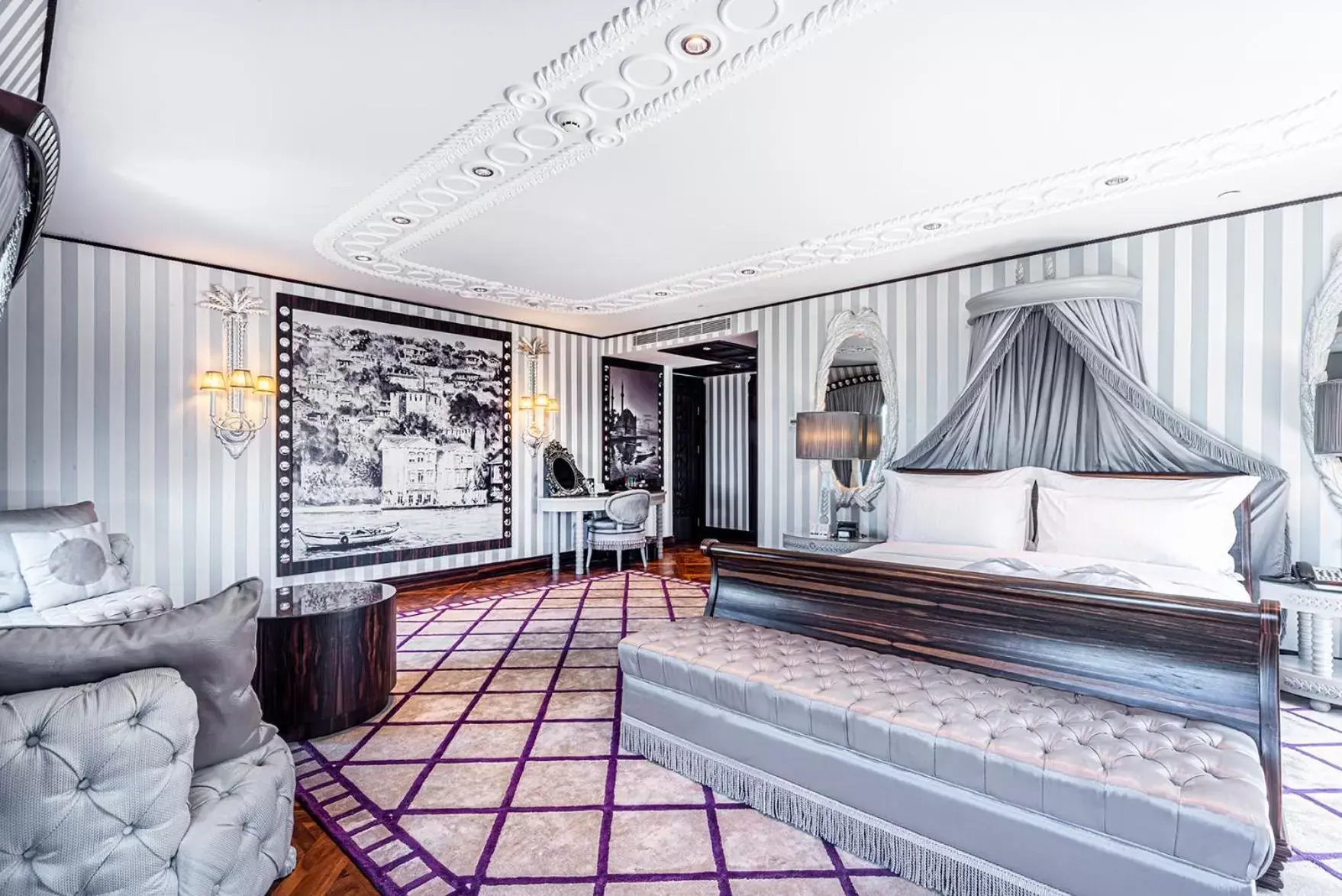 Bed, Lobby/Reception in Wyndham Grand Istanbul Kalamış Marina Hotel