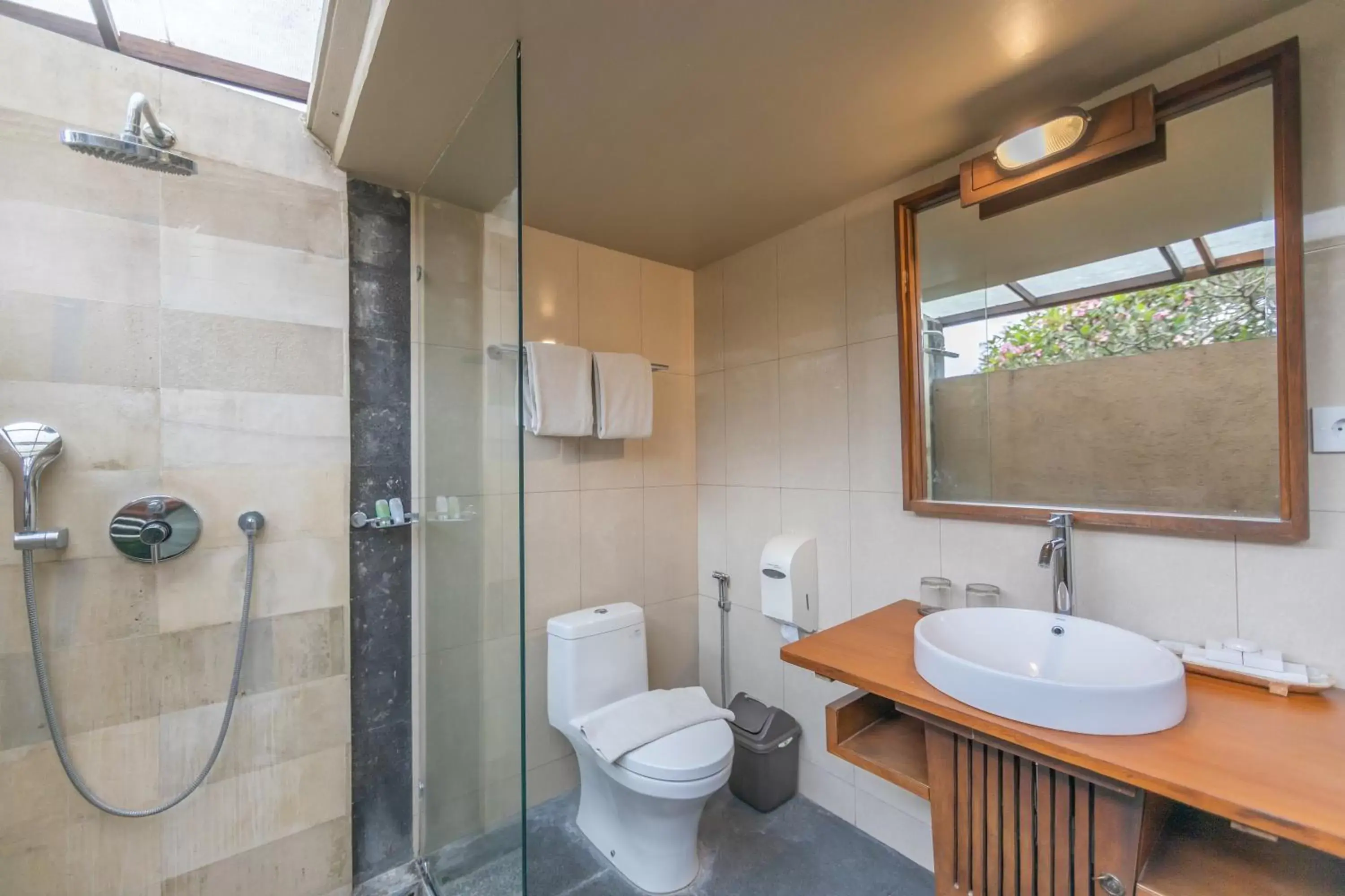 Shower, Bathroom in De Munut Balinese Resort