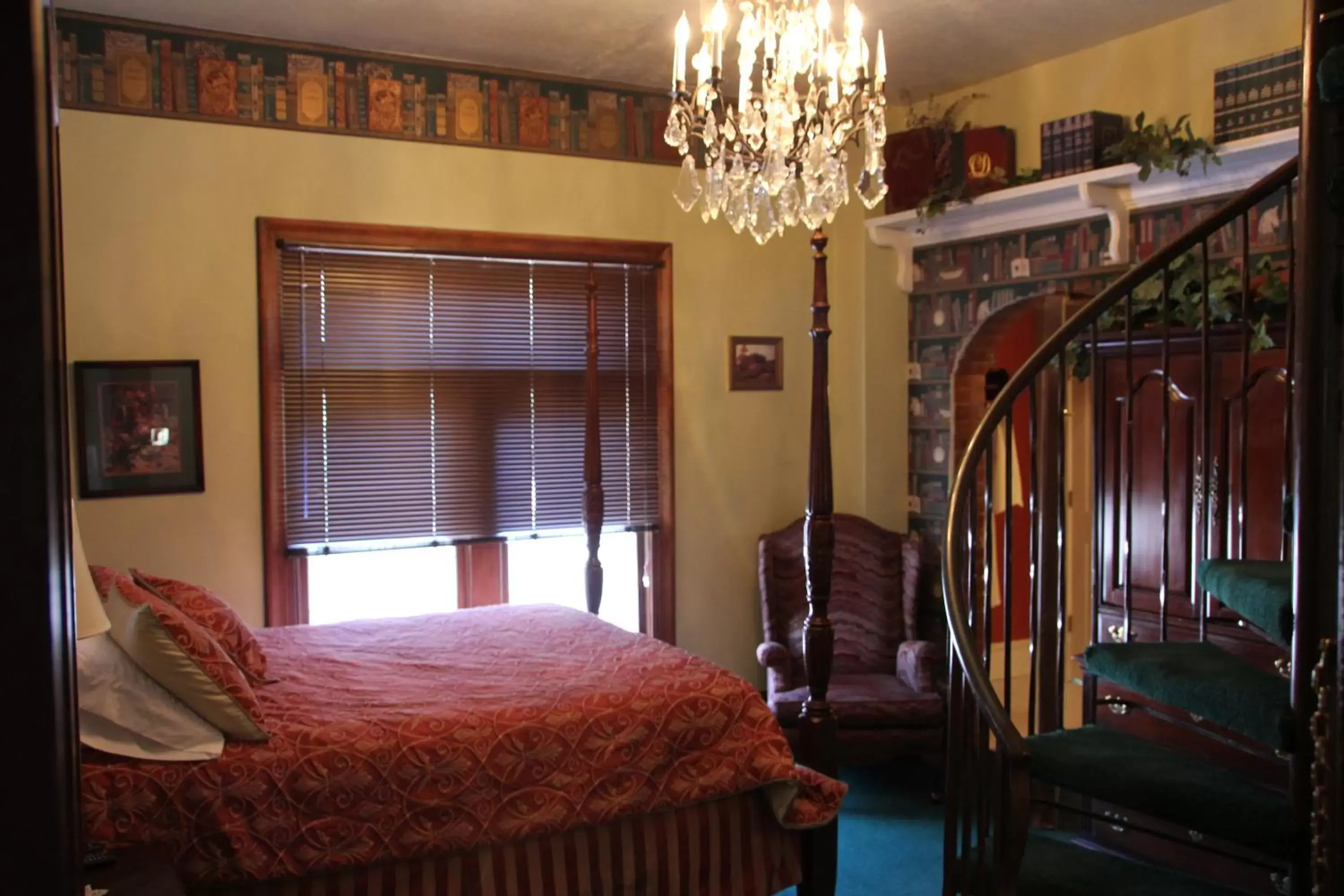 Bed in Hines Mansion