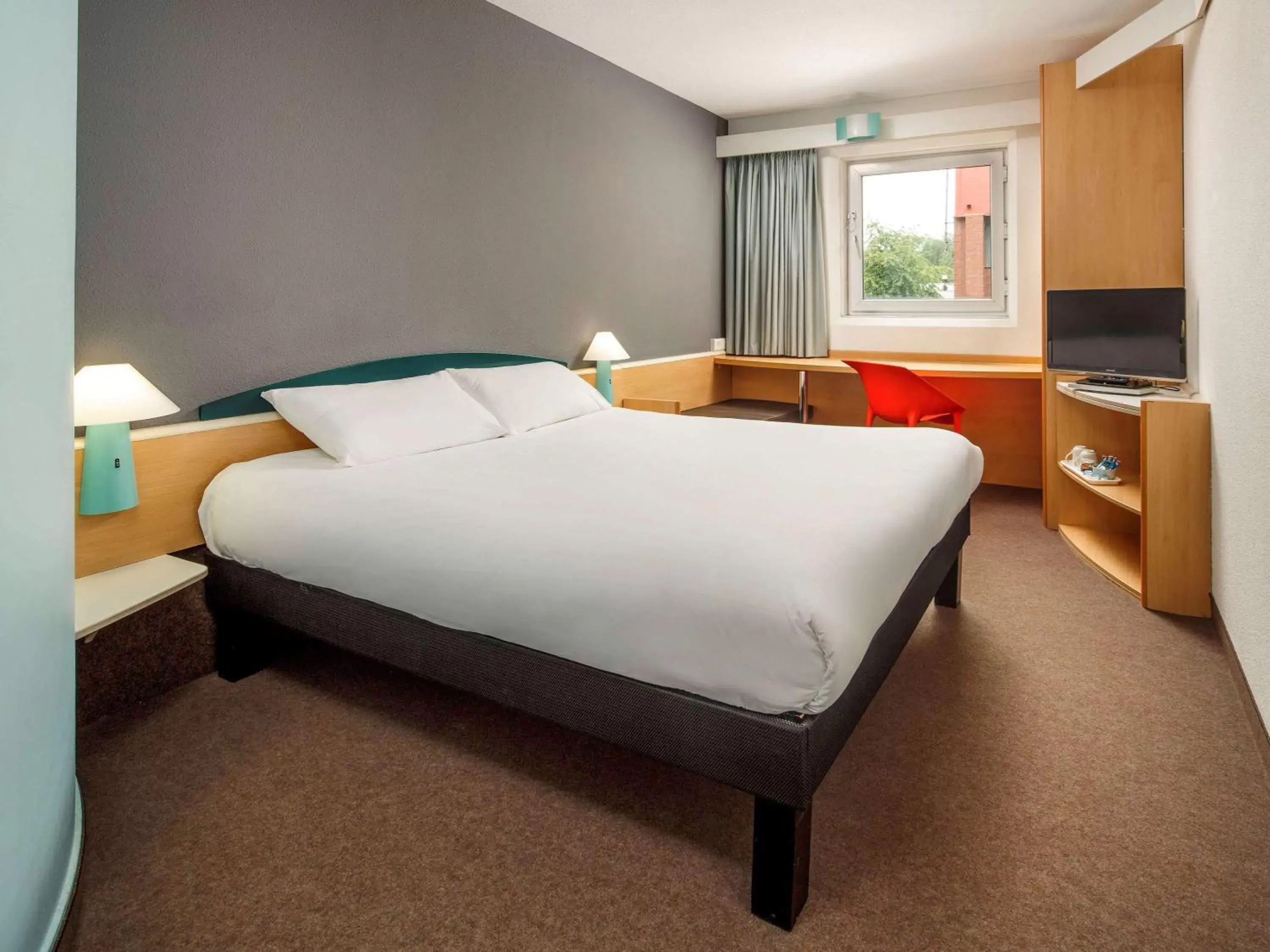 Photo of the whole room, Bed in ibis Hull City Centre