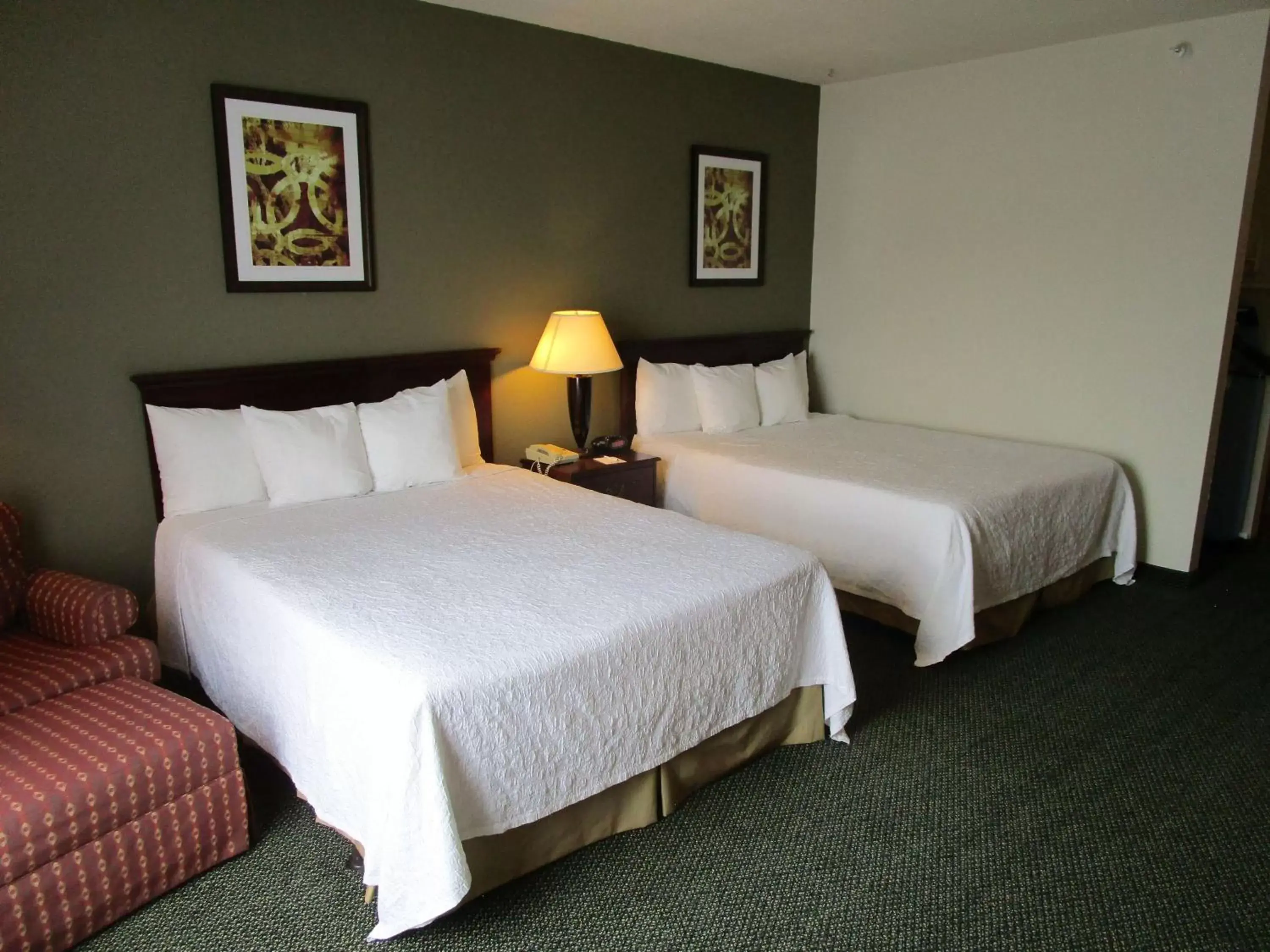 Photo of the whole room, Bed in Best Western Annawan Inn
