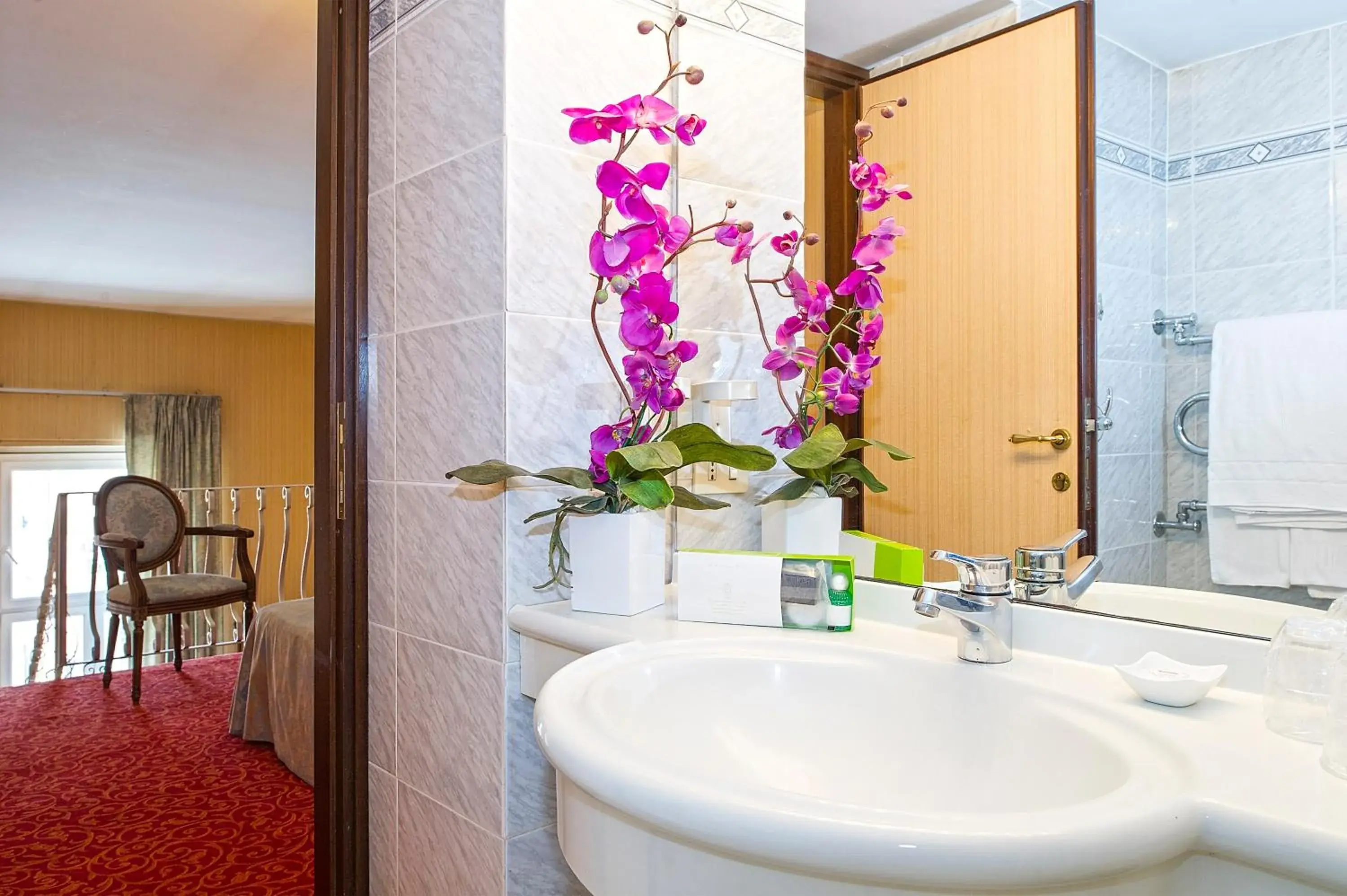 Decorative detail, Bathroom in Grande Albergo Quattro Stagioni