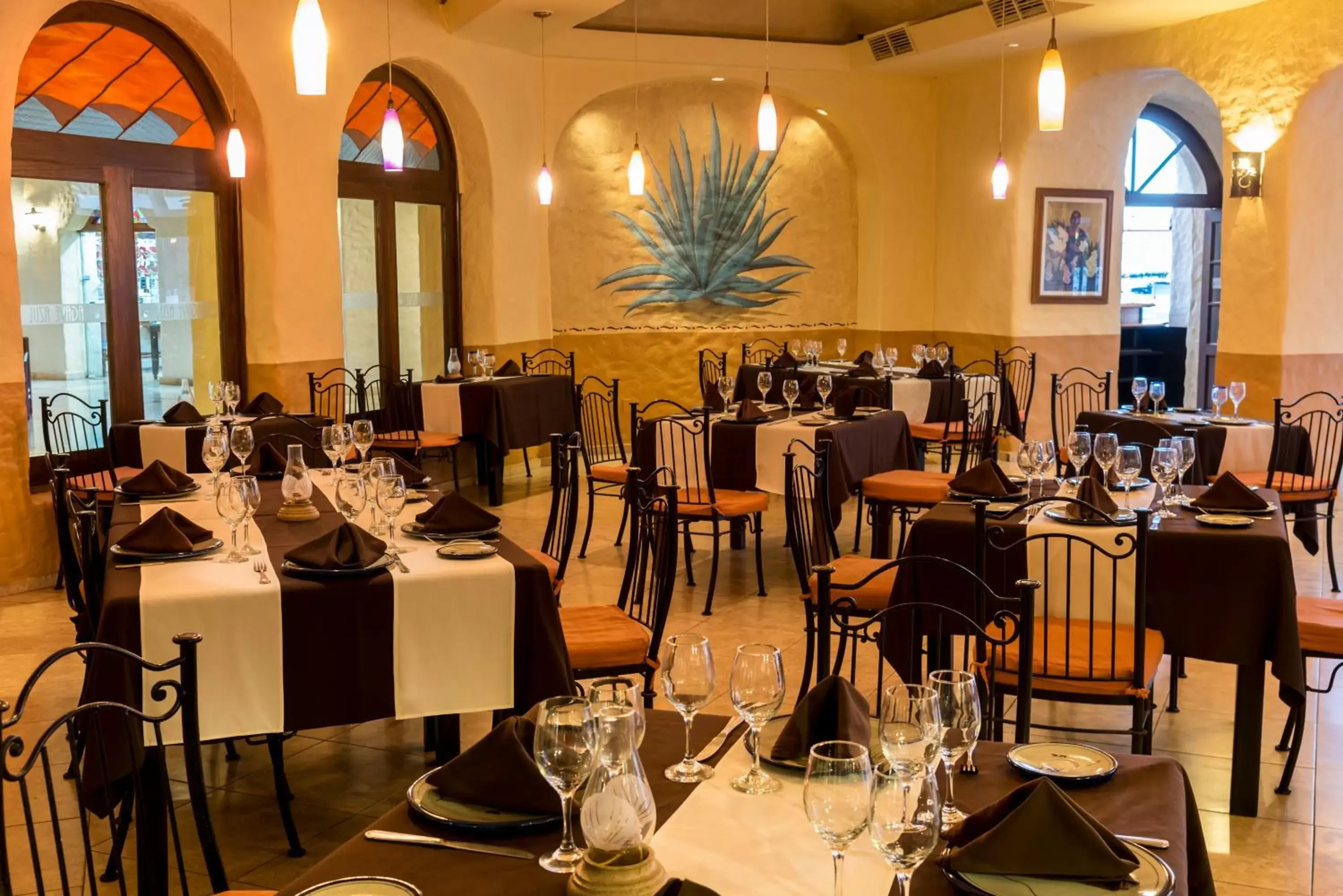 Property building, Restaurant/Places to Eat in Hotel Tesoro Los Cabos